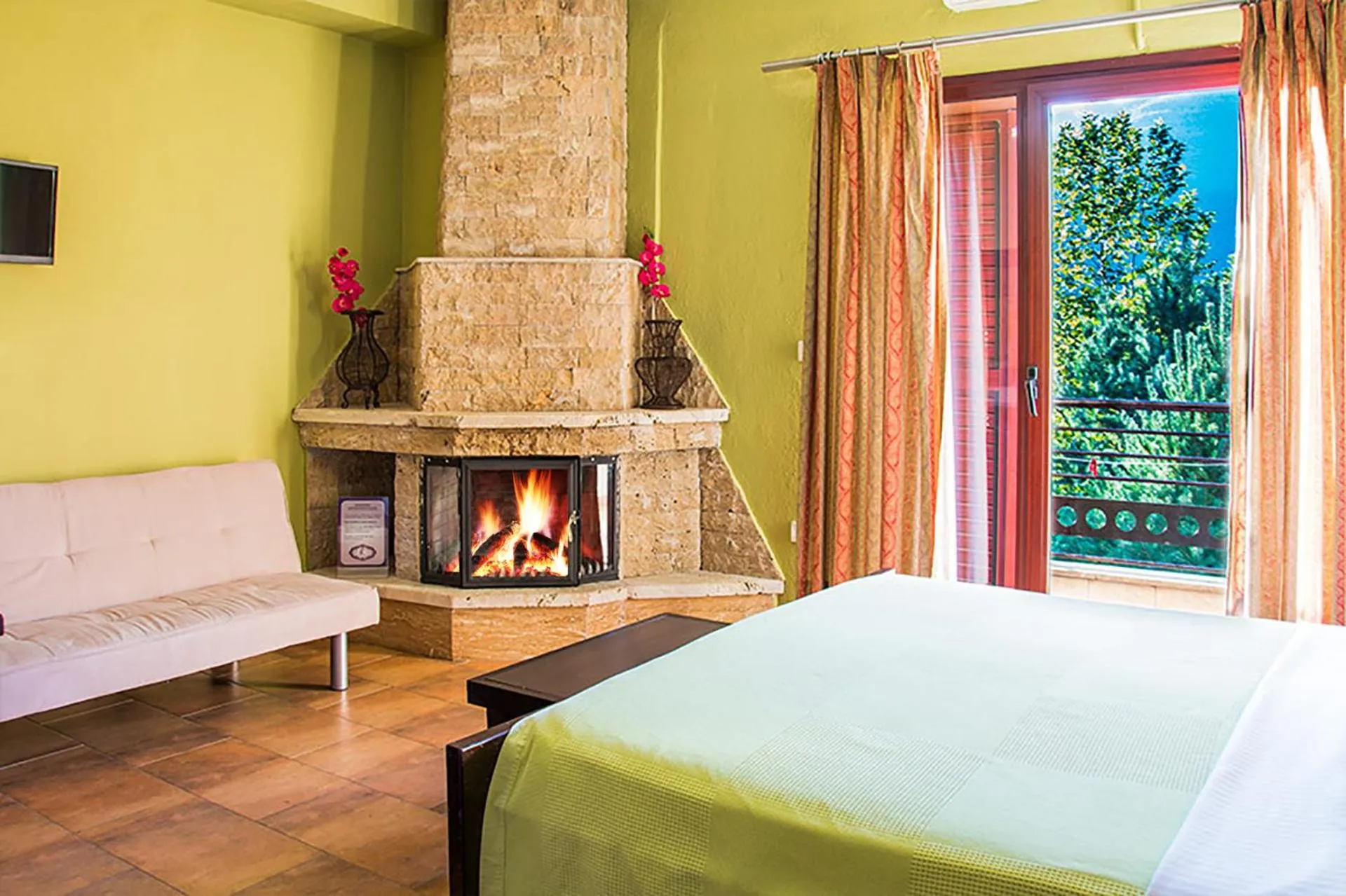 Photo of the whole room, Bed in Gea Kaimaktsalan Hotel & Spa