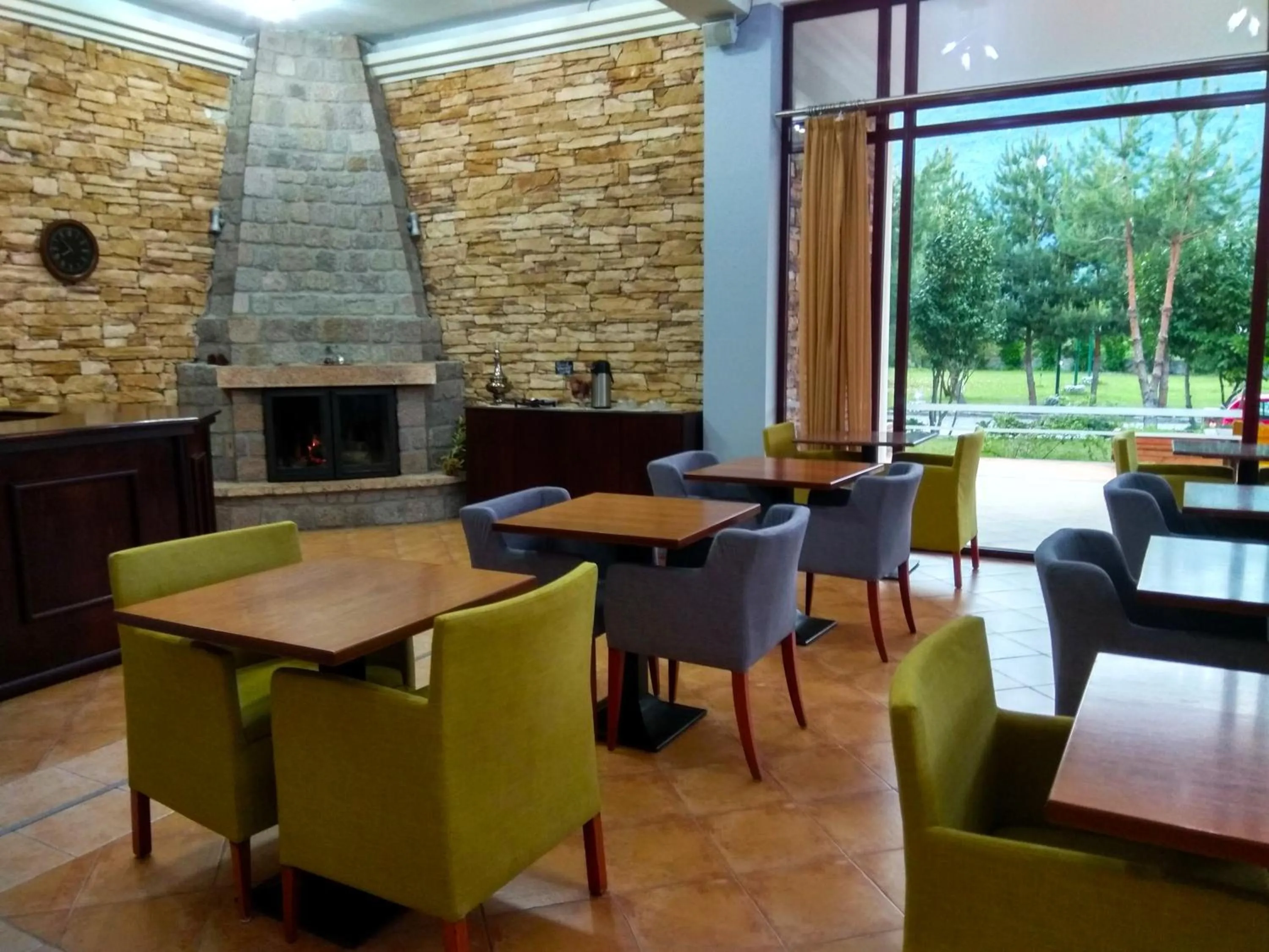 Communal lounge/ TV room in Gea Kaimaktsalan Hotel & Spa