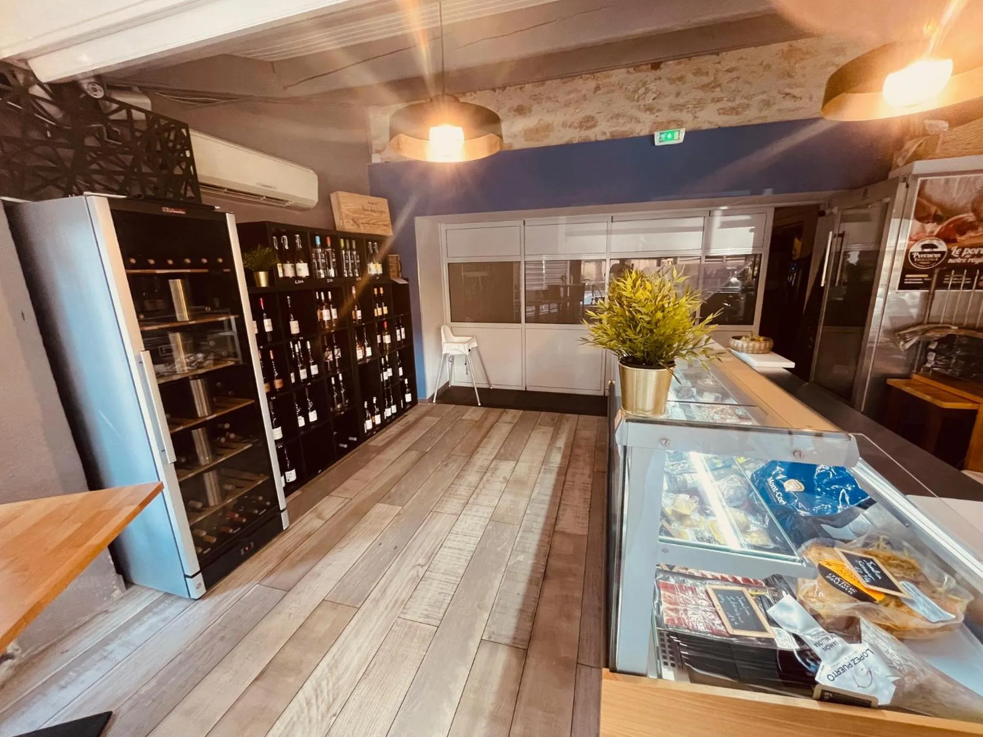 On-site shops in Hotel Saint Germain