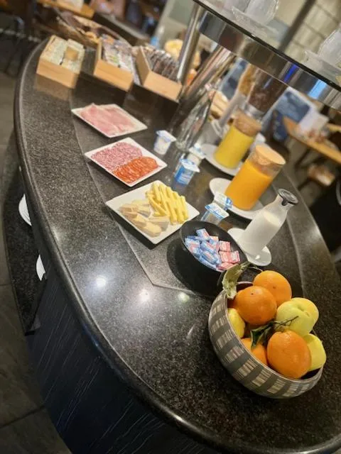 Food and drinks in Hotel Saint Germain