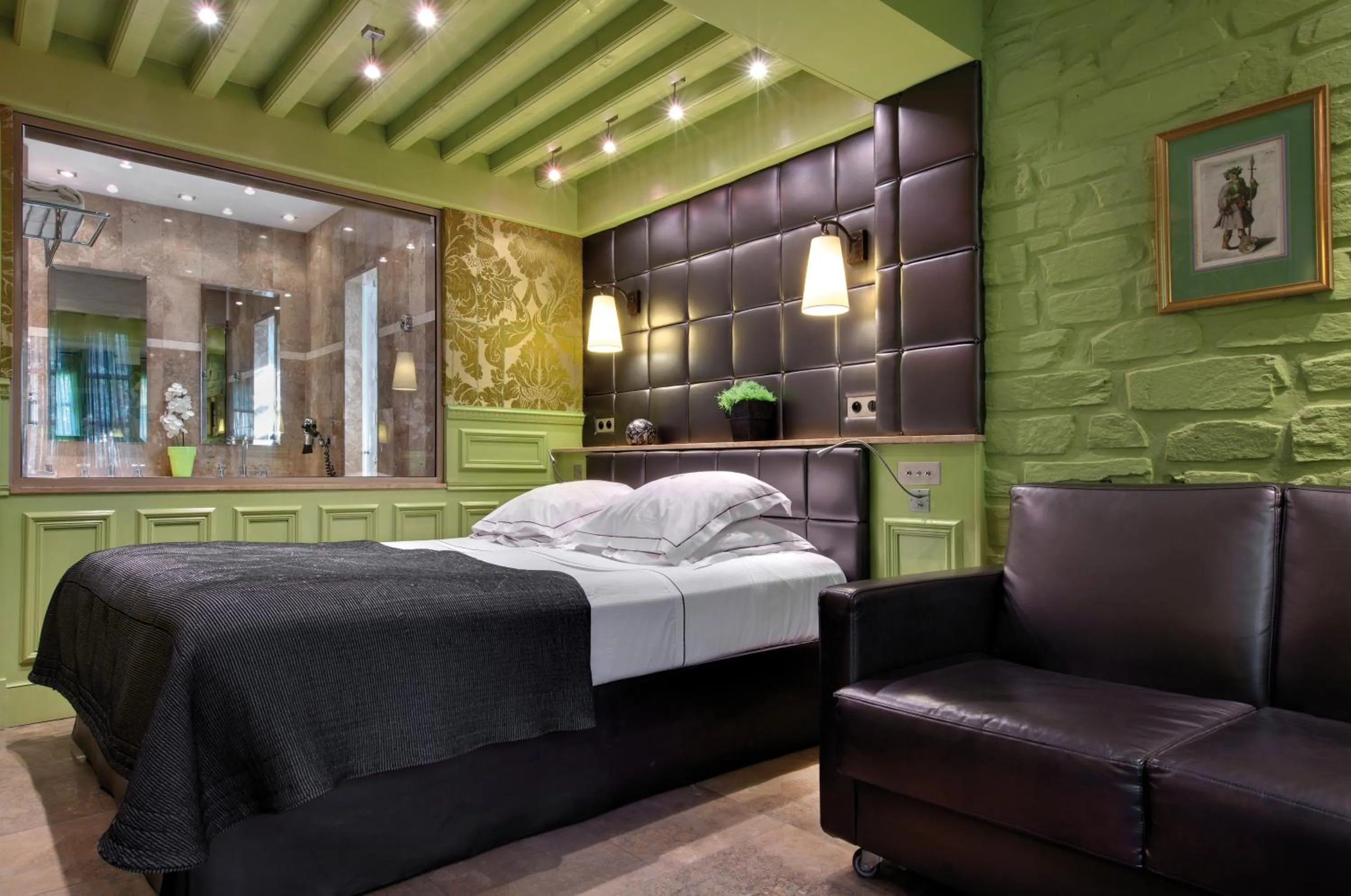 Photo of the whole room, Bed in Hôtel du Château & Spa - Teritoria