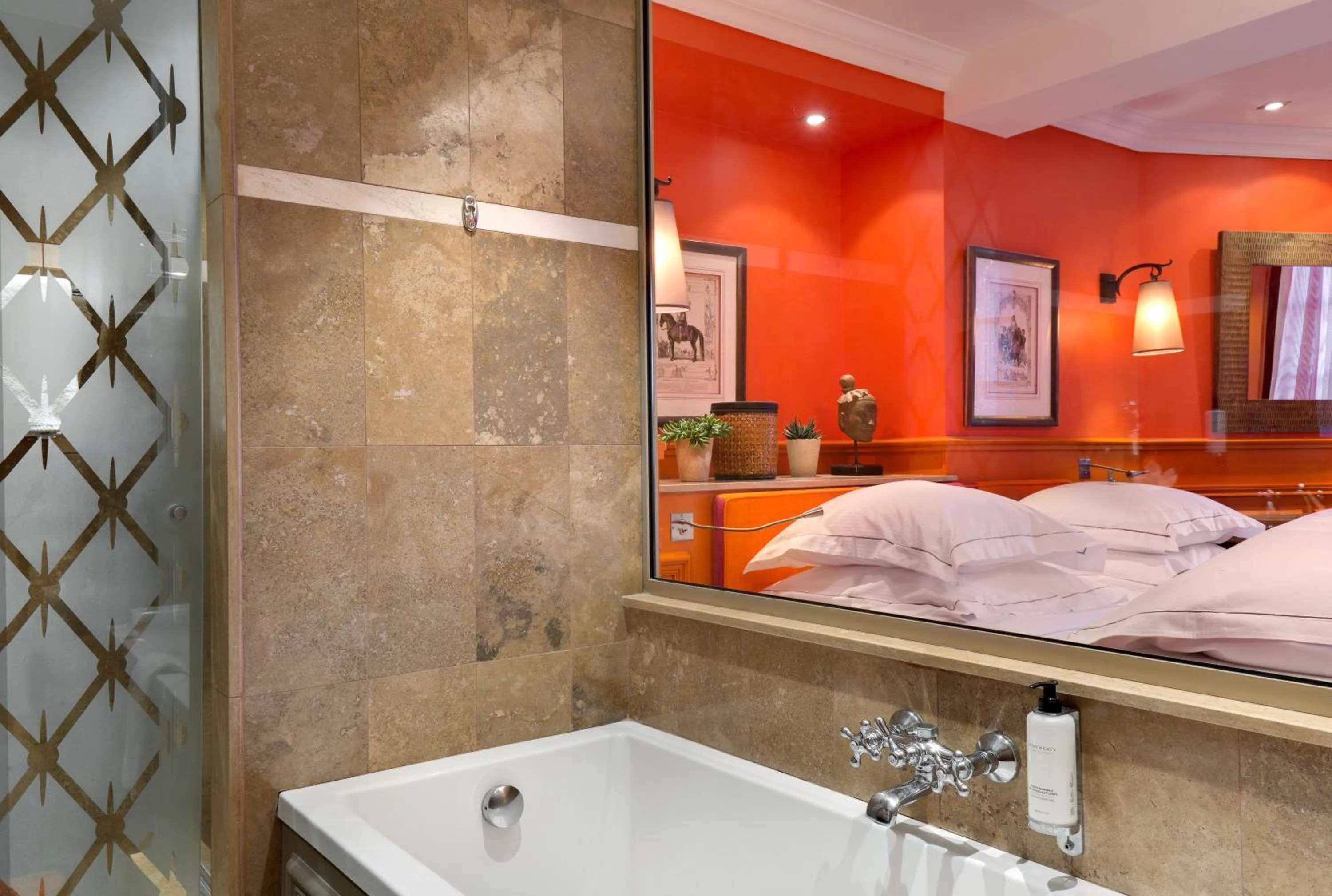 Bathroom in Hôtel du Château & Spa - Teritoria