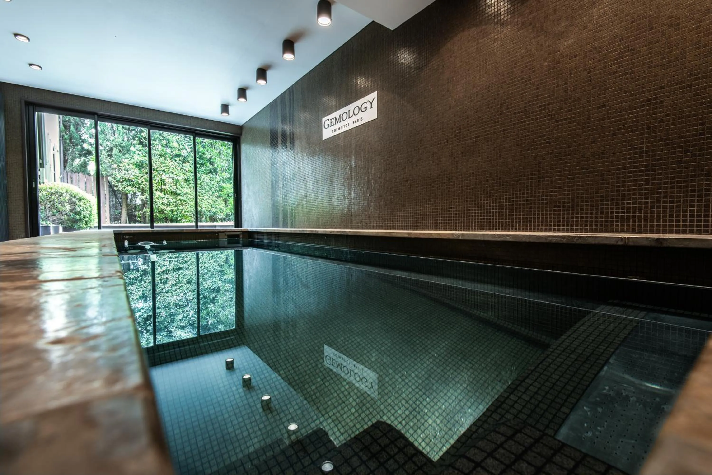 Swimming pool in Hôtel du Château & Spa - Teritoria