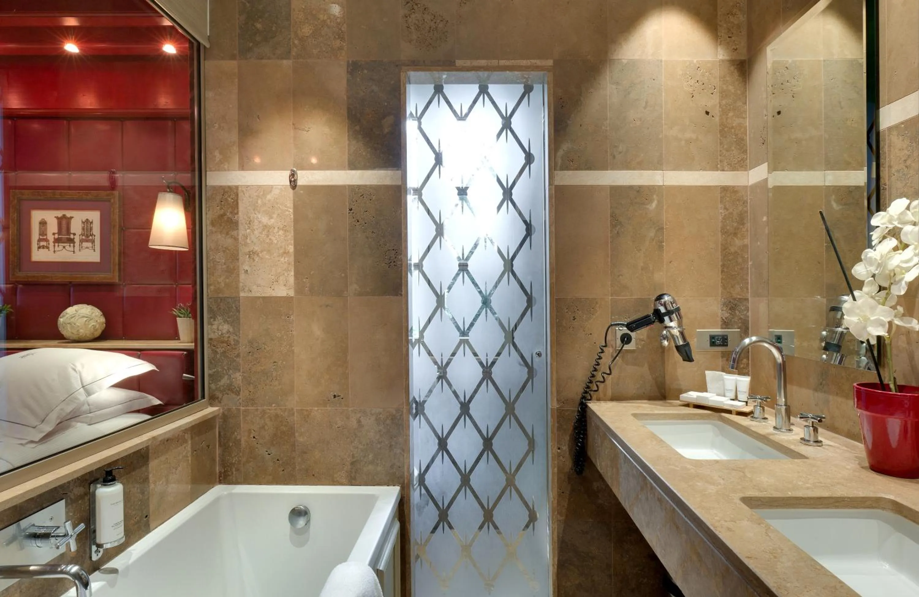 Bathroom in Hôtel du Château & Spa - Teritoria