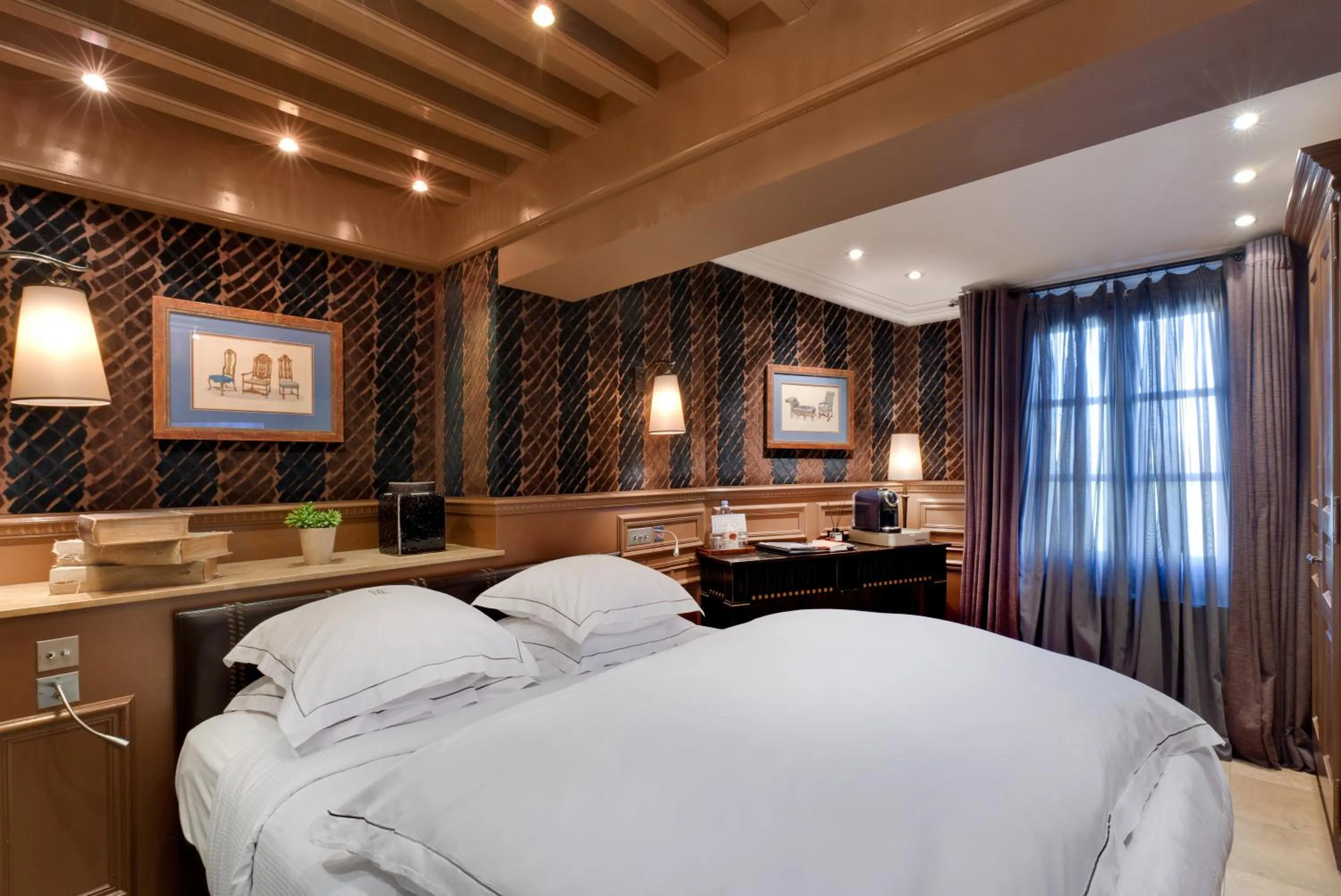 View (from property/room), Bed in Hôtel du Château & Spa - Teritoria