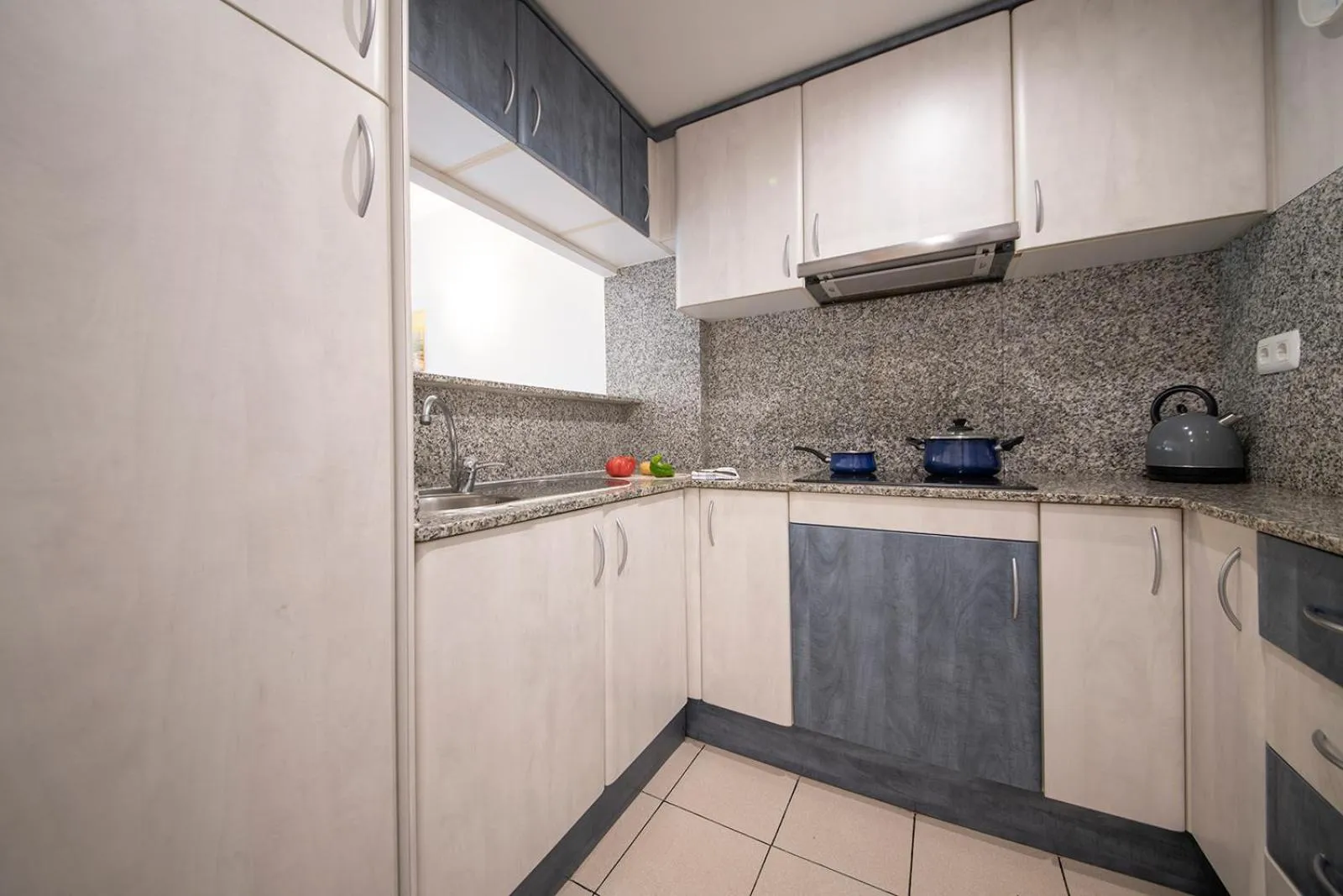 Kitchen or kitchenette in Aparthotel Marsol