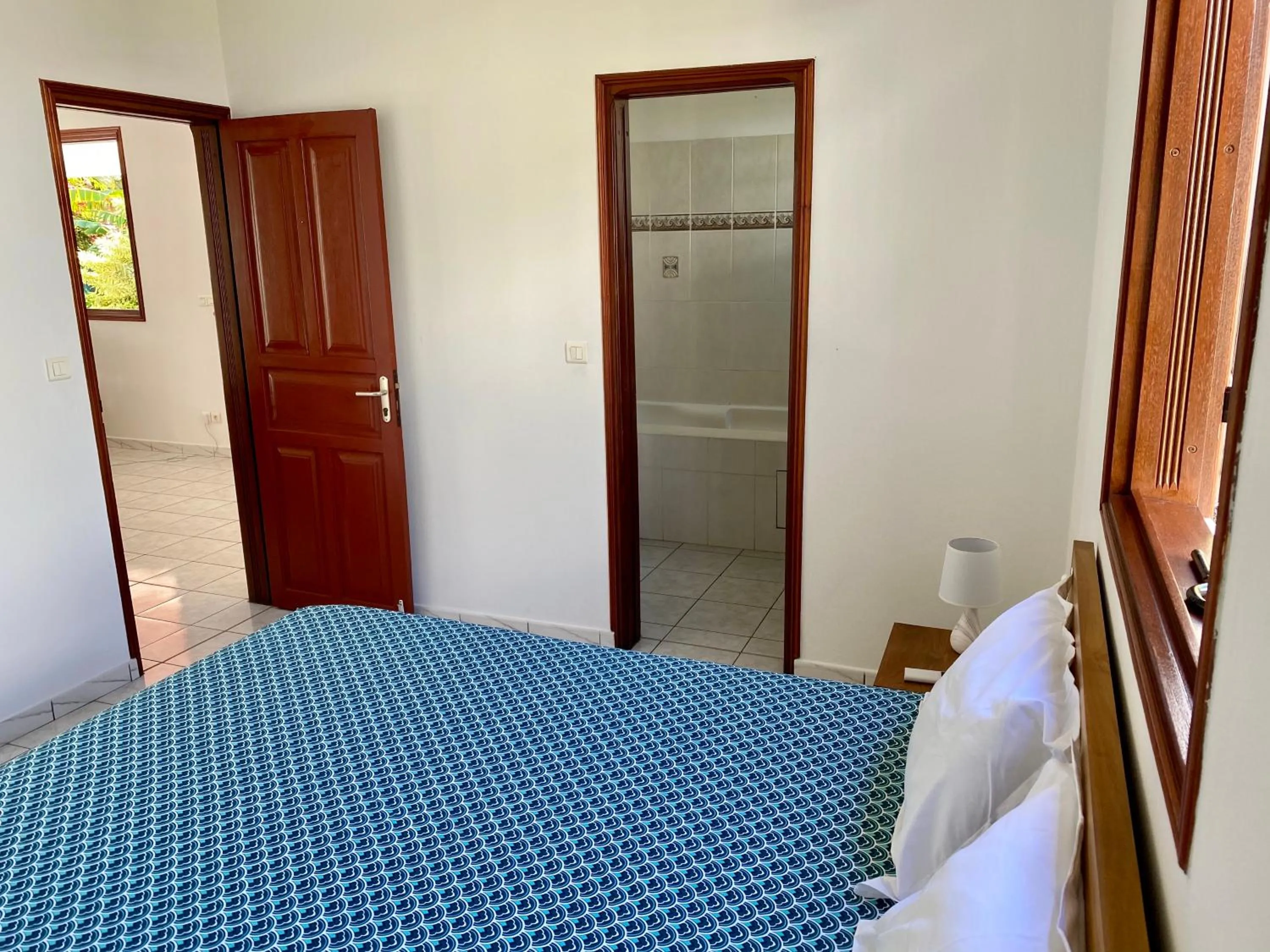 Bed in Villa les Lataniers St-Francois