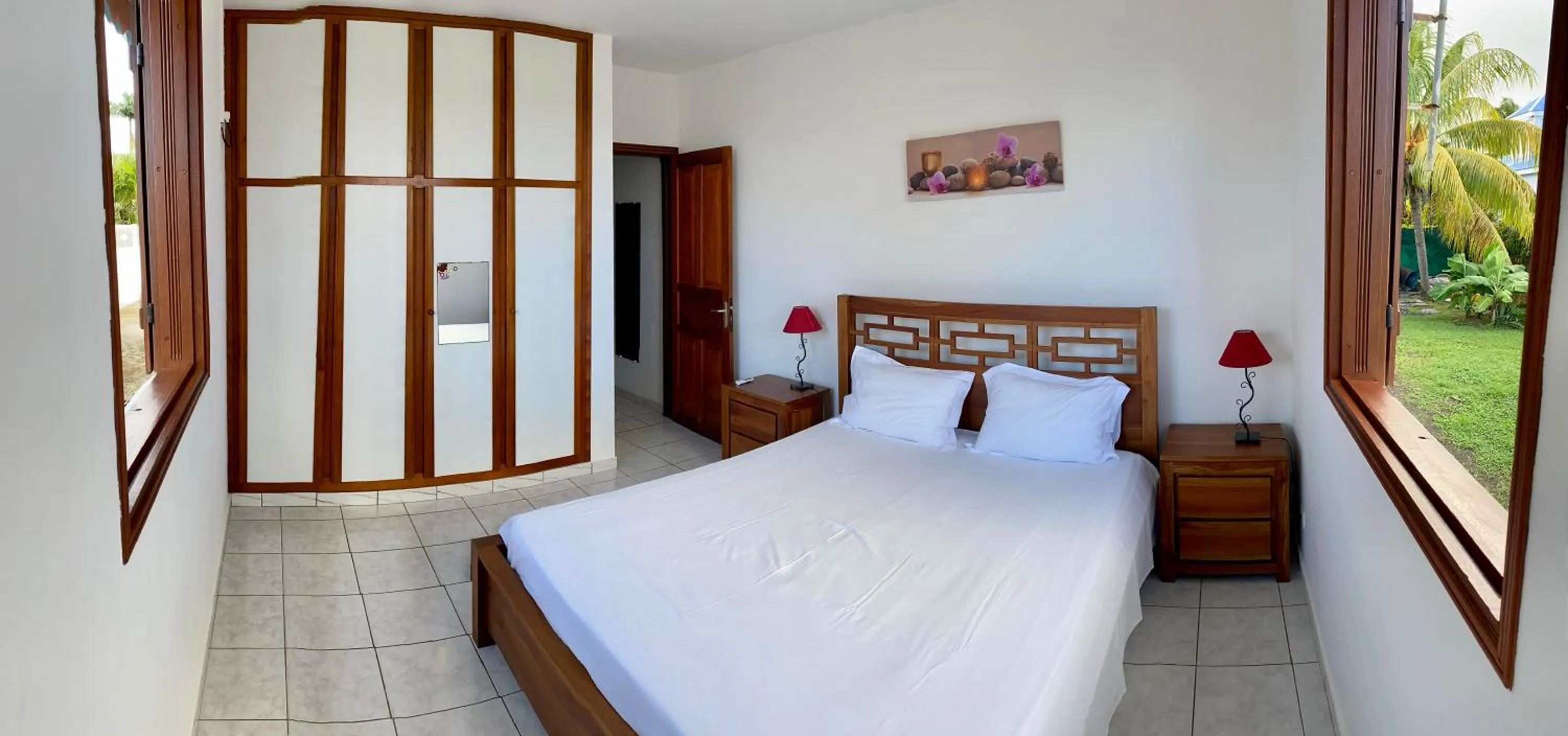 Bed in Villa les Lataniers St-Francois