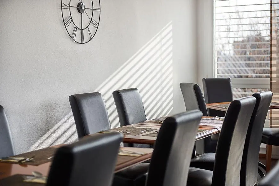 Restaurant/places to eat in Le Leman Hotel