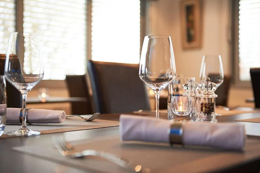 Restaurant/places to eat in Le Leman Hotel