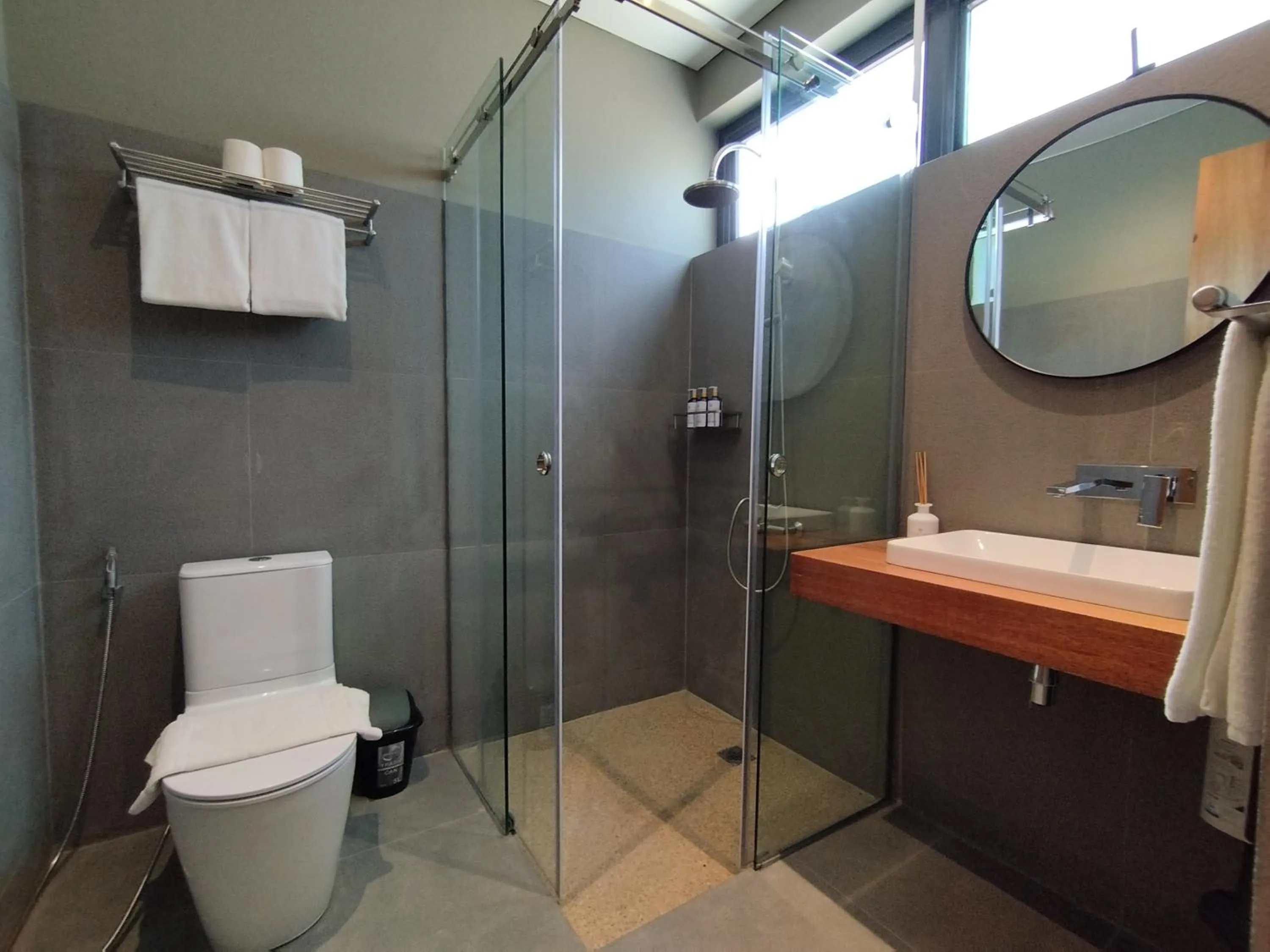 Shower in Cala Laiya