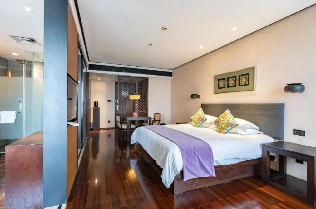Photo of the whole room, Bed in SSAW Boutique Hotel Hangzhou Xiaoshan Yinlong Hangfachang Subway