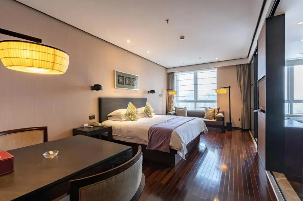 Photo of the whole room, Bed in SSAW Boutique Hotel Hangzhou Xiaoshan Yinlong Hangfachang Subway