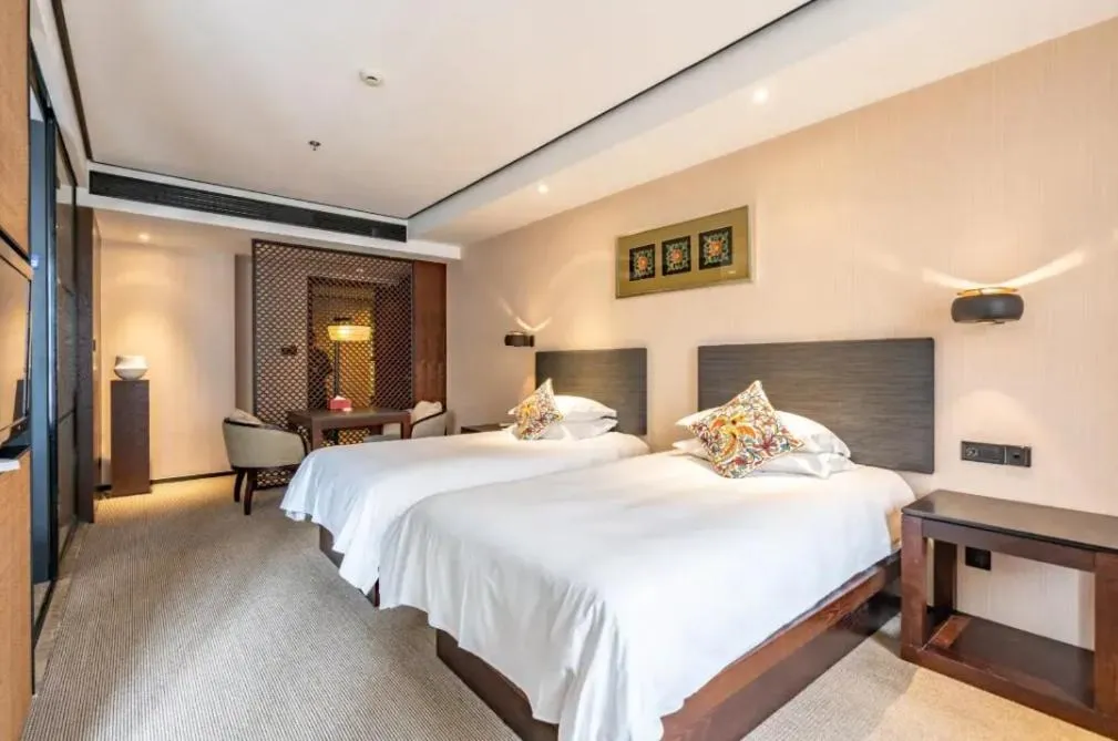 Photo of the whole room, Bed in SSAW Boutique Hotel Hangzhou Xiaoshan Yinlong Hangfachang Subway