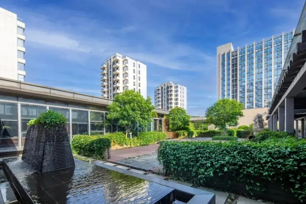 Balcony/Terrace in SSAW Boutique Hotel Hangzhou Xiaoshan Yinlong Hangfachang Subway