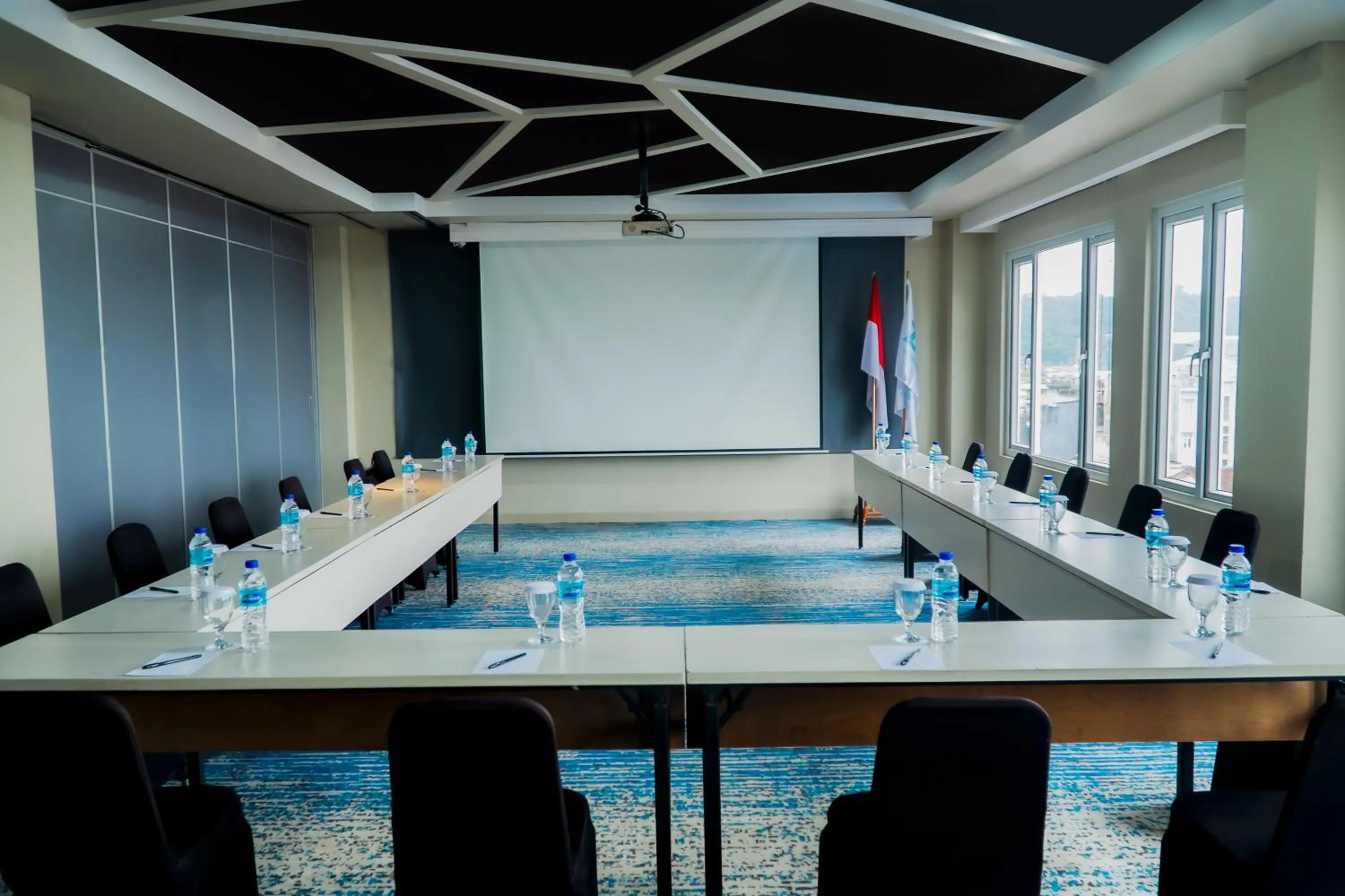 Meeting/conference room in Zoom Hotel Mulawarman