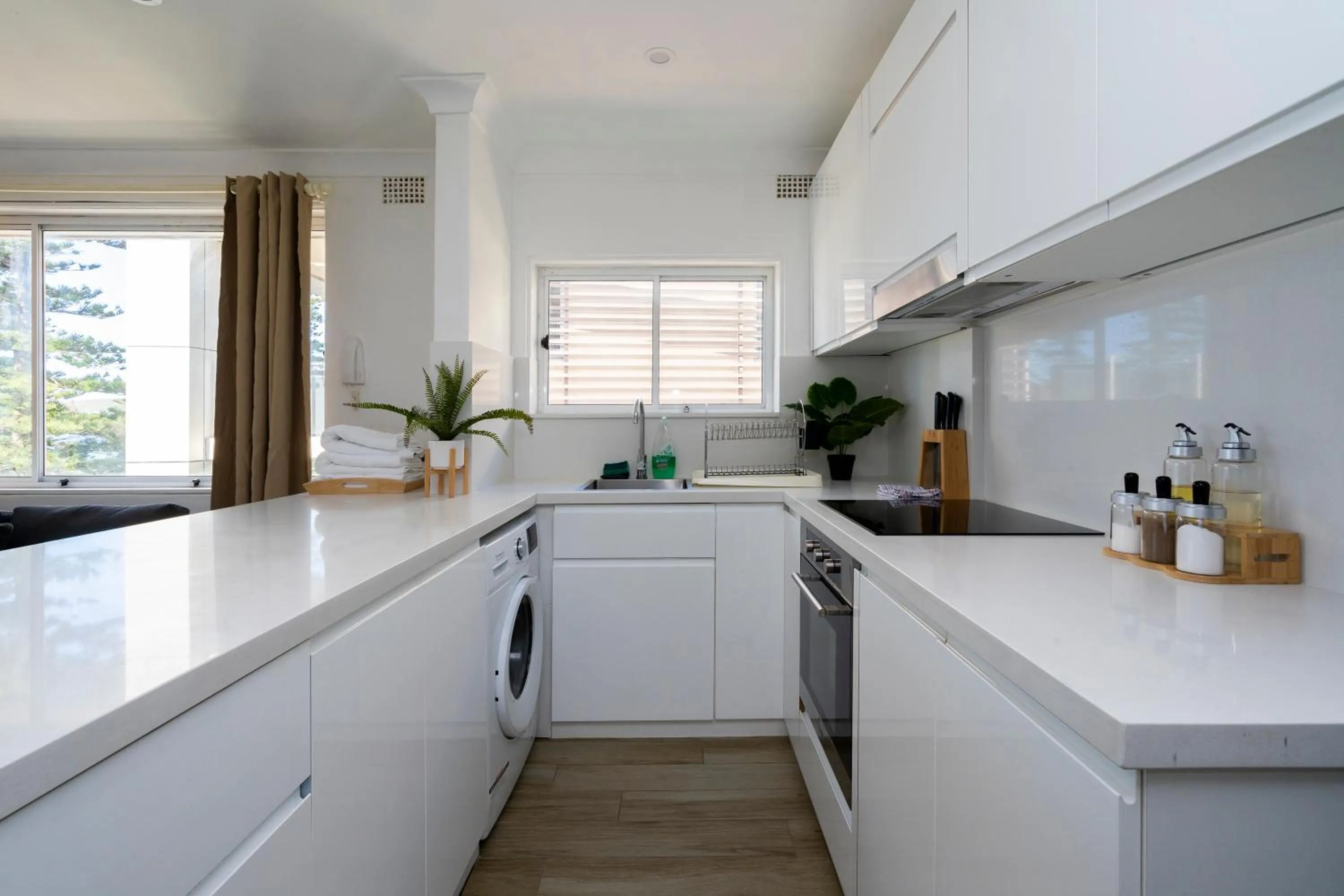 Kitchen or kitchenette in Manly Beachfront Apartment