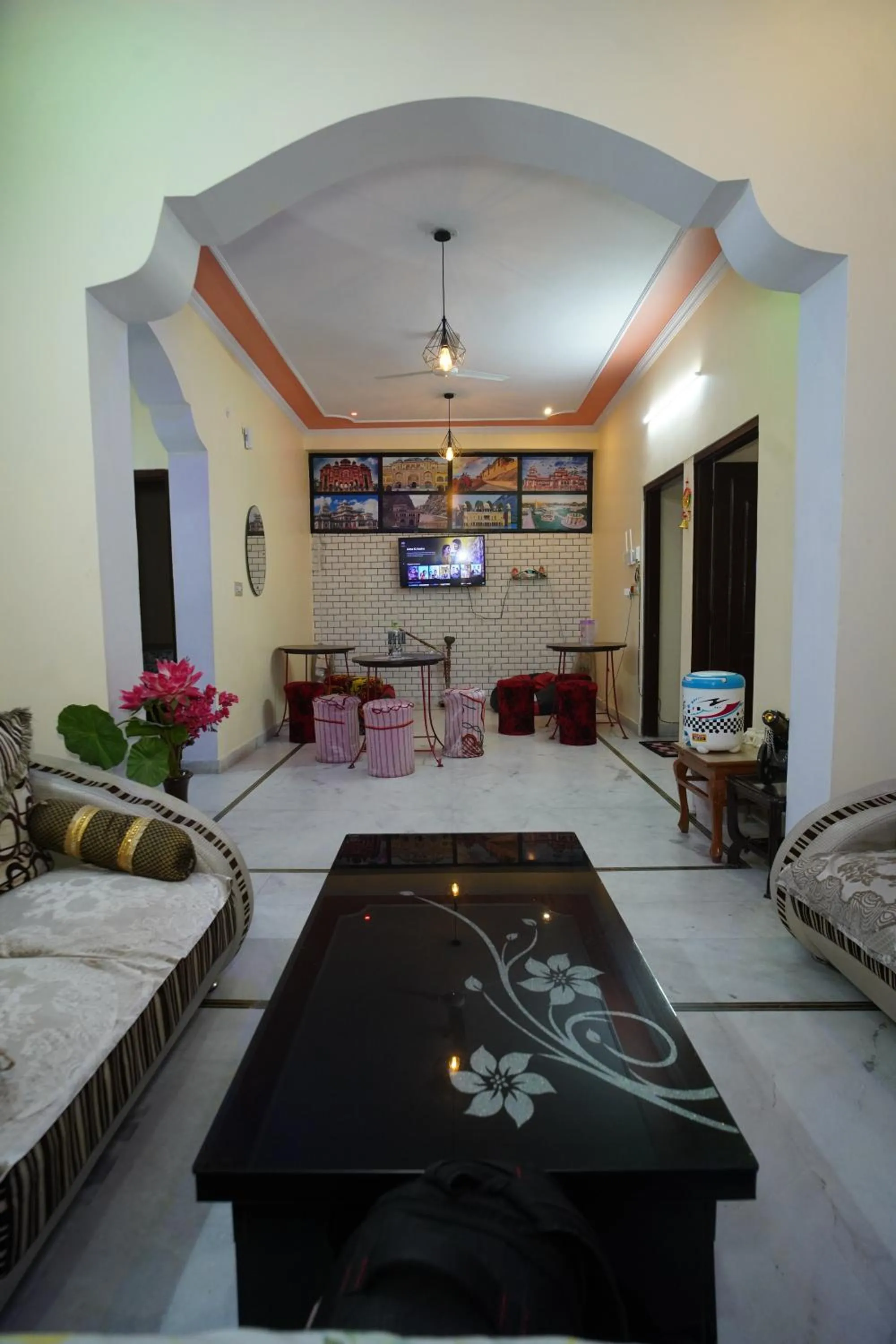 Restaurant/places to eat in Om Trance Homestay