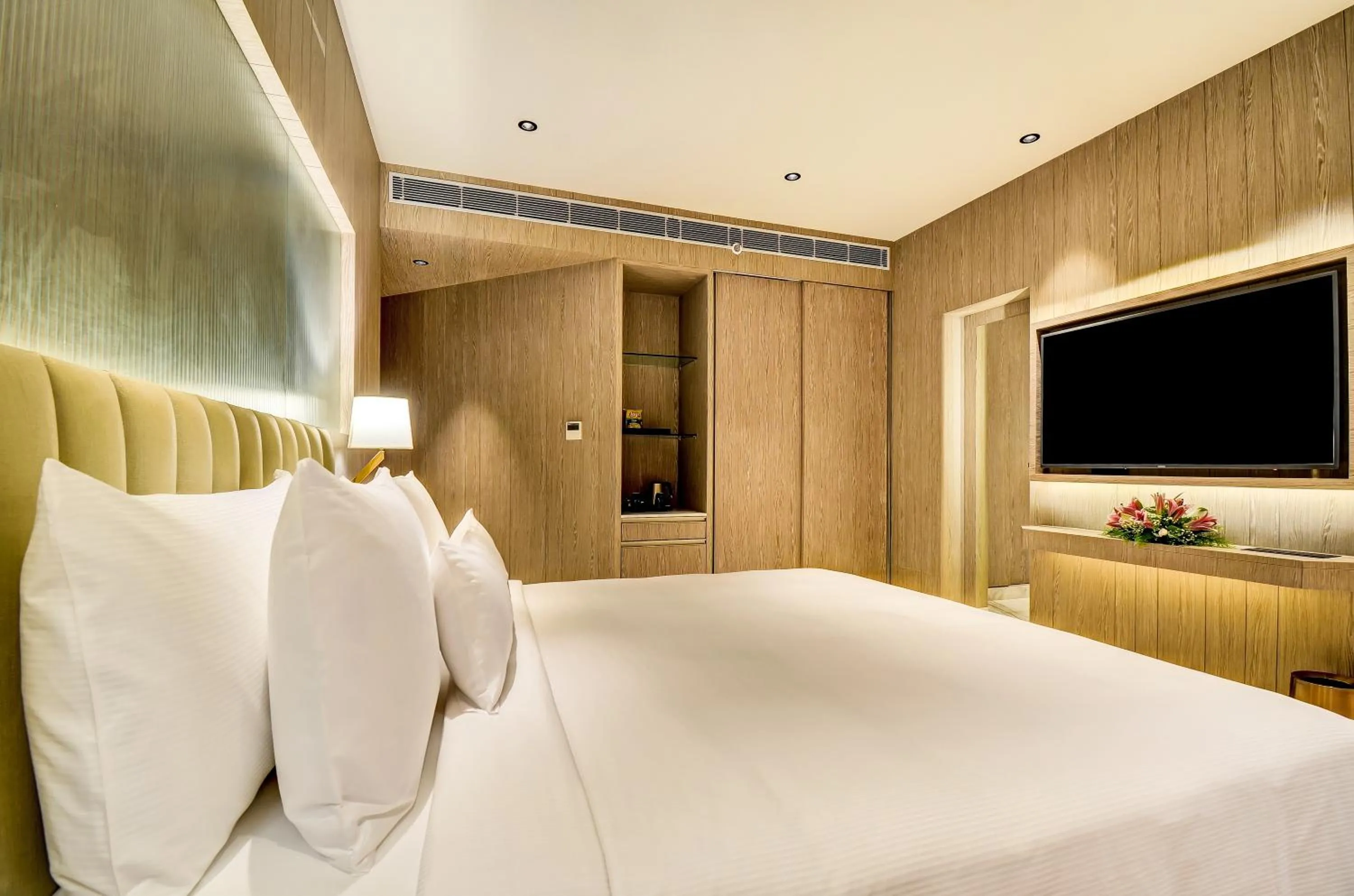 Bedroom, Bed in Vividus