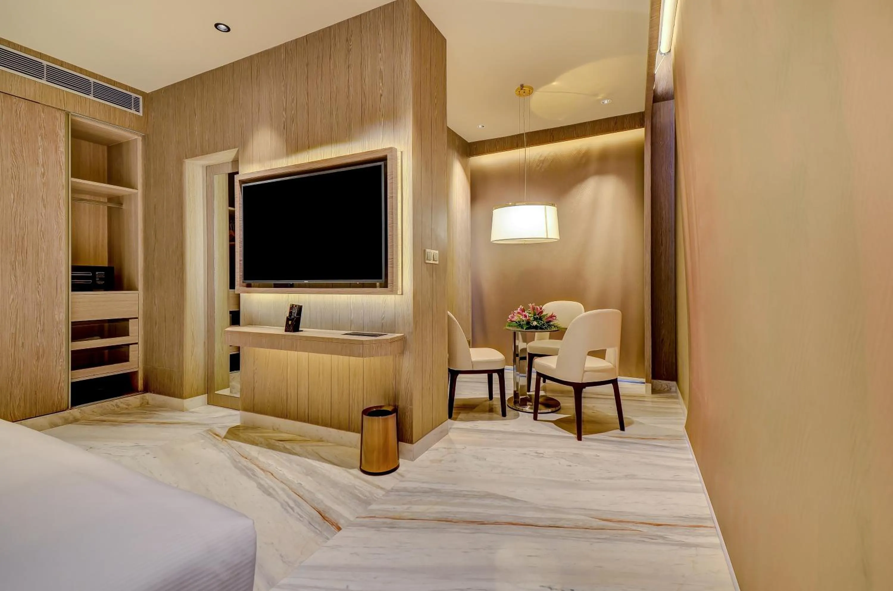 Seating area, Bed in Vividus