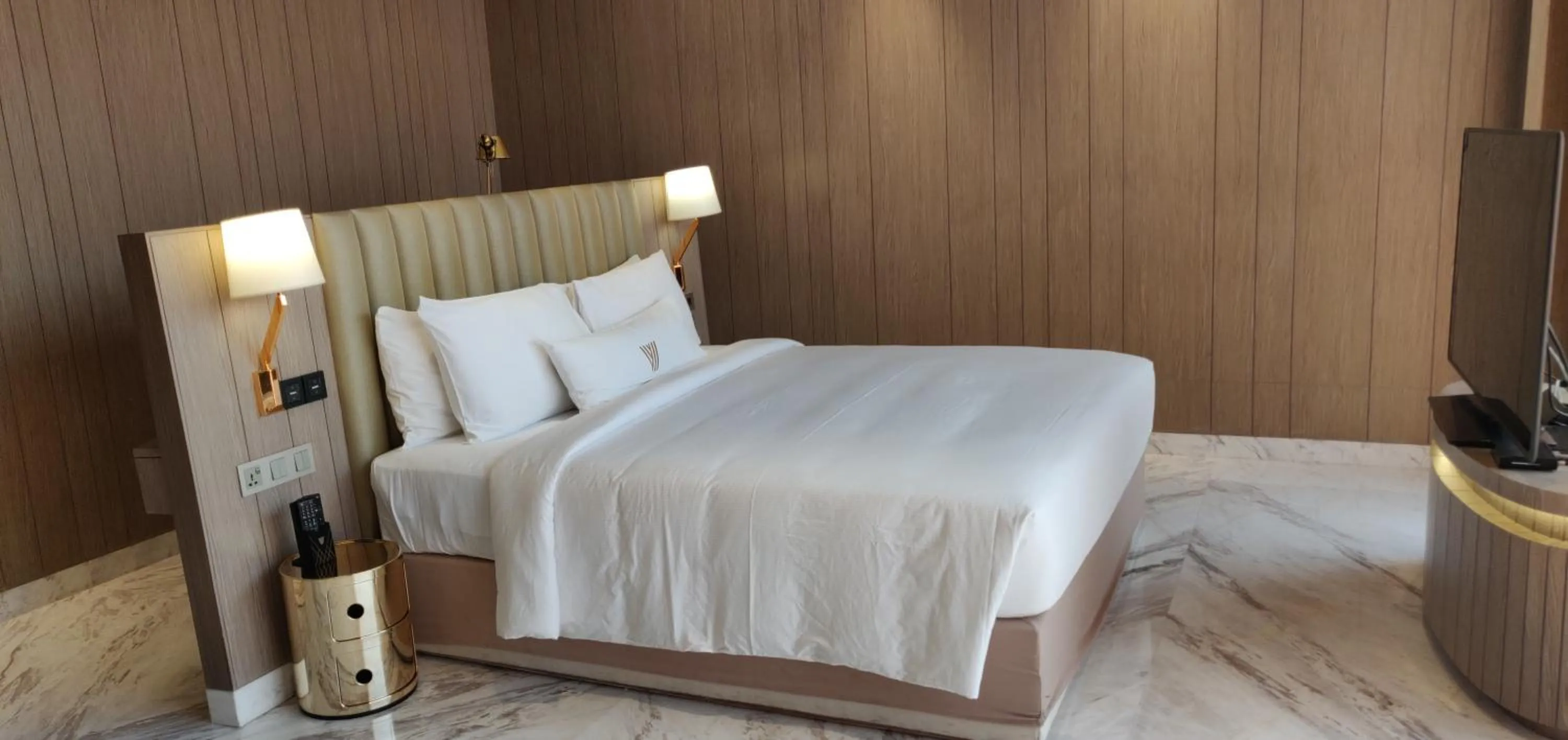 Bedroom, Bed in Vividus