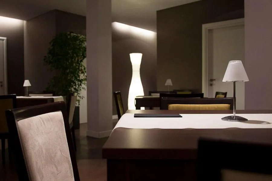 Restaurant/places to eat in Zara Rooms & Suites