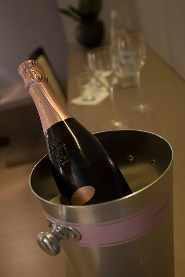 Alcoholic drinks in Zara Rooms & Suites