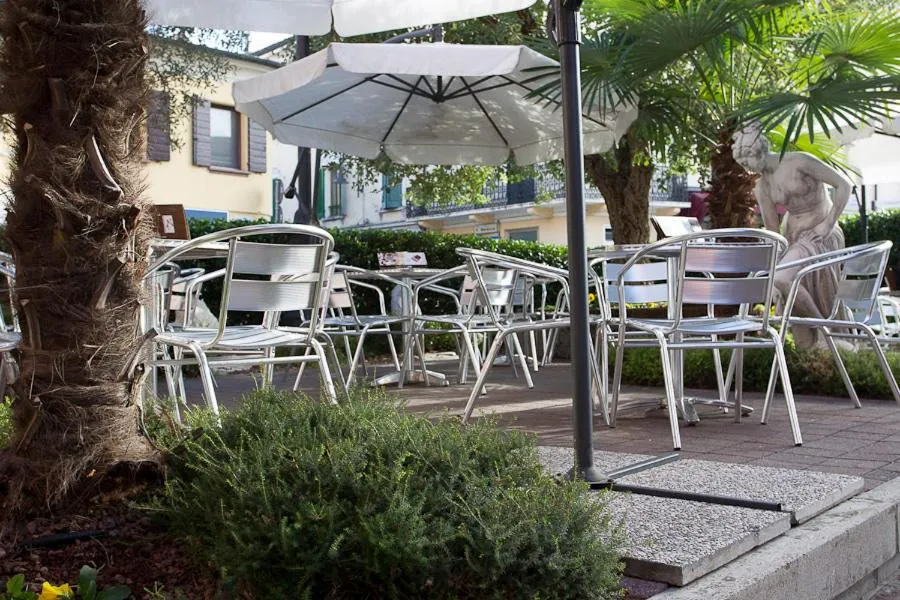 Day in Zara Rooms & Suites