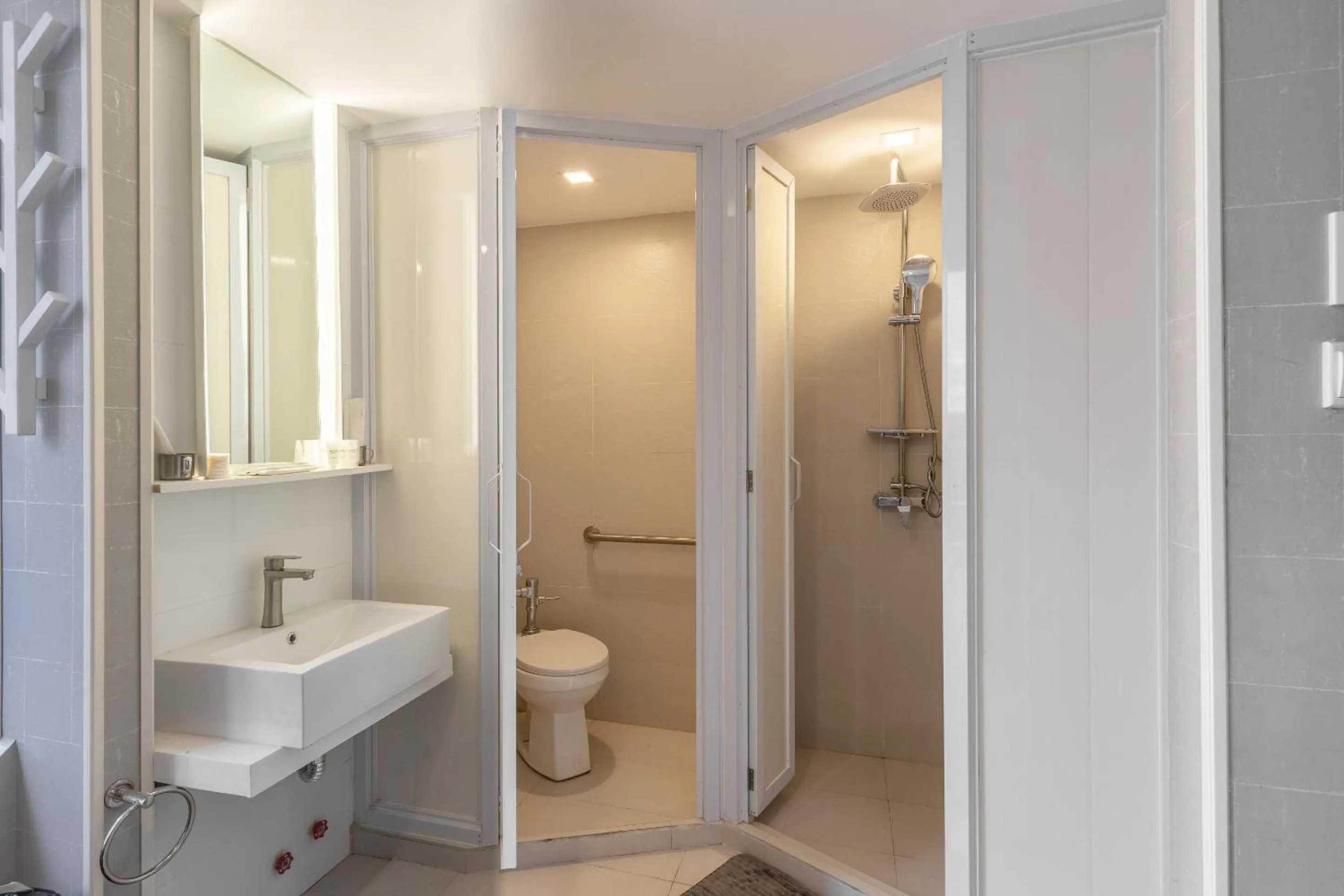 Bathroom in Selah Pods Hotel Manila