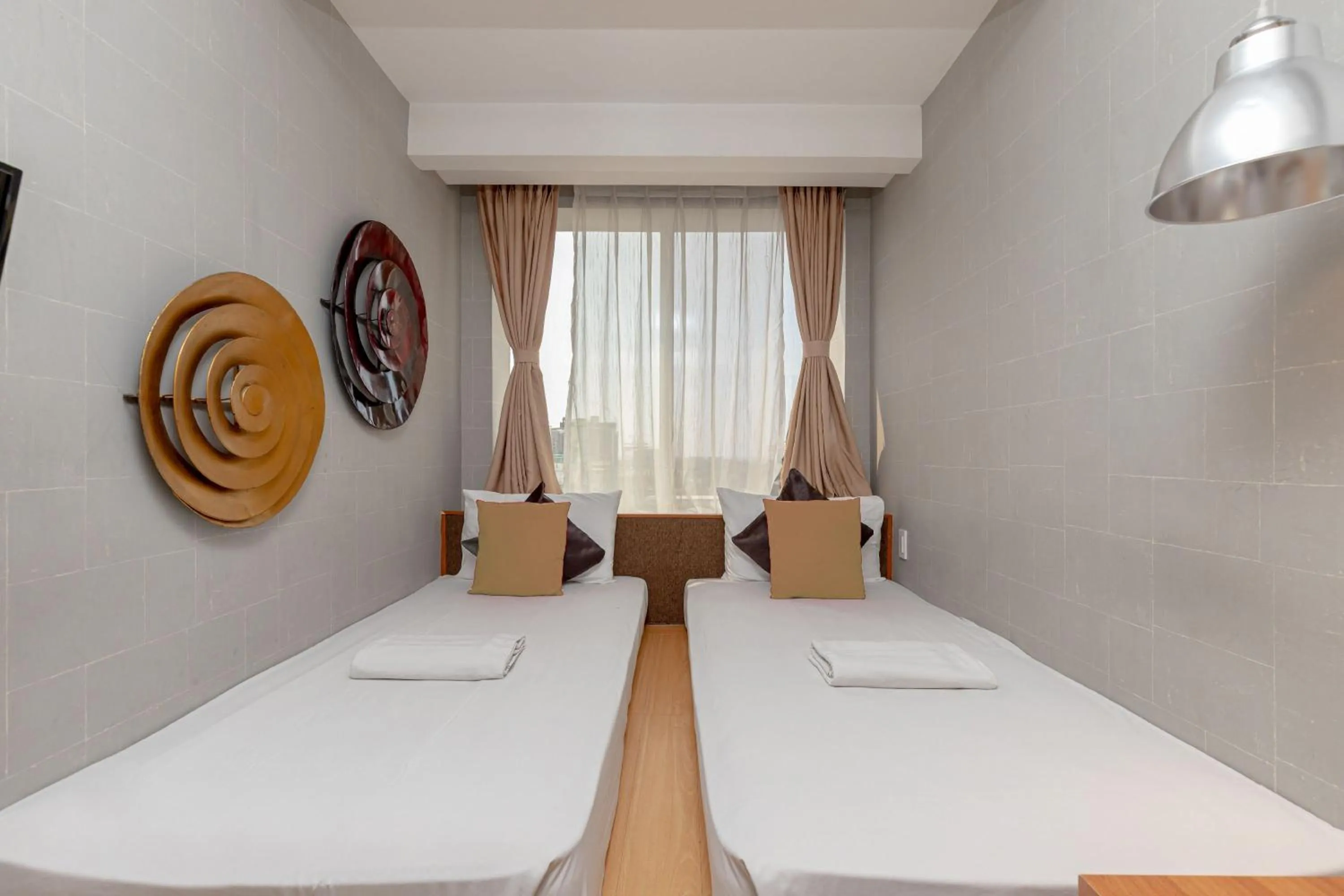 Bed in Selah Pods Hotel Manila