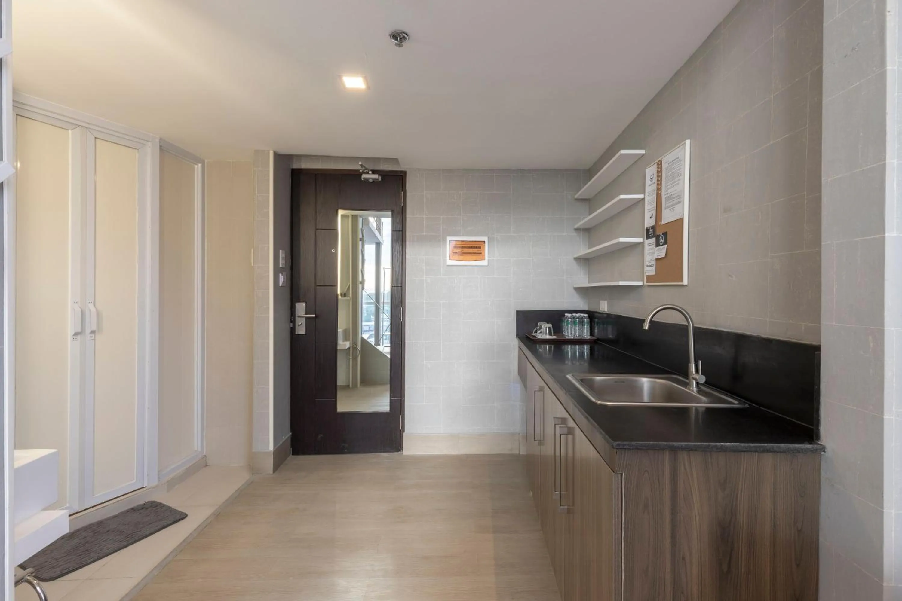 Kitchen or kitchenette in Selah Pods Hotel Manila