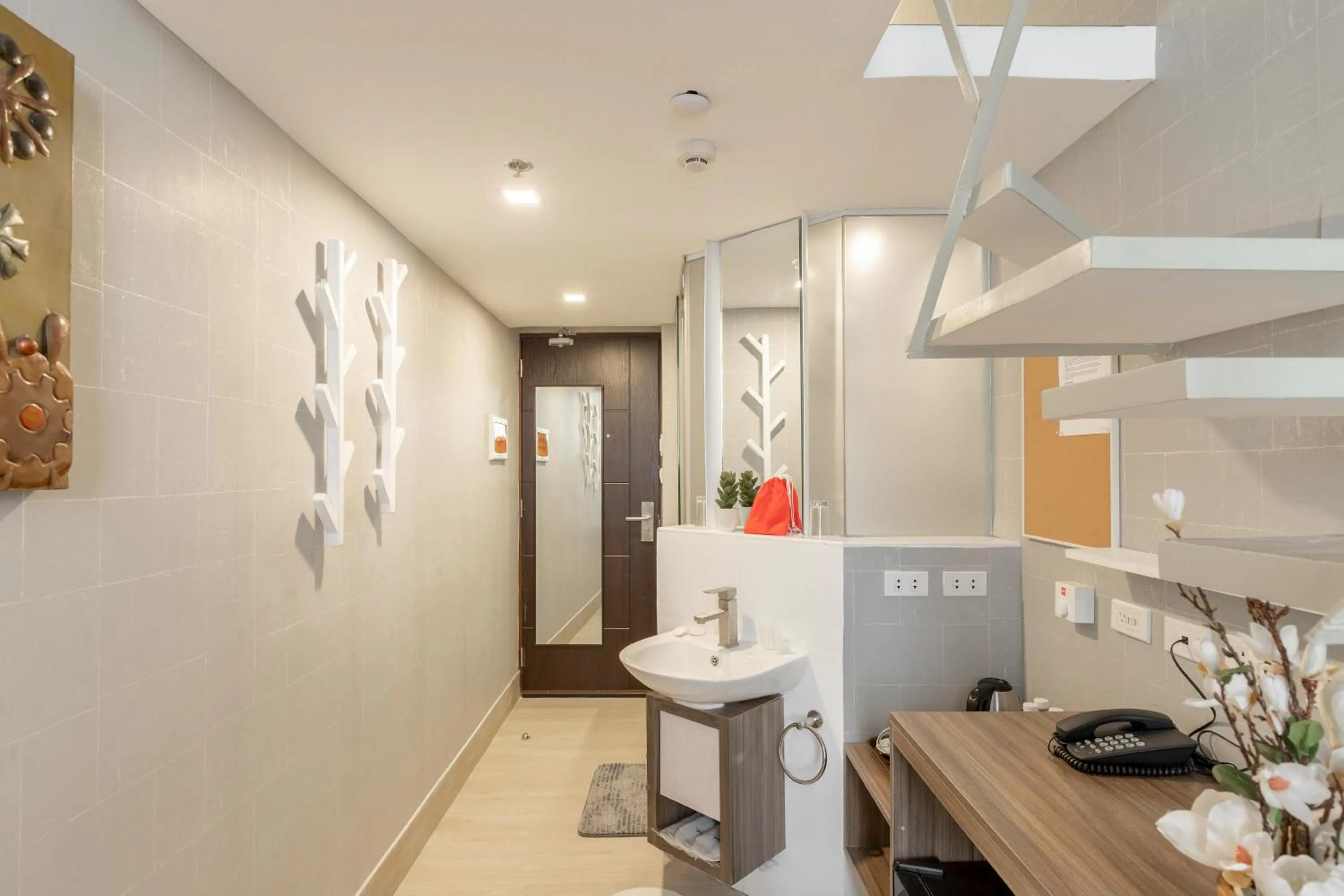 Kitchen or kitchenette in Selah Pods Hotel Manila