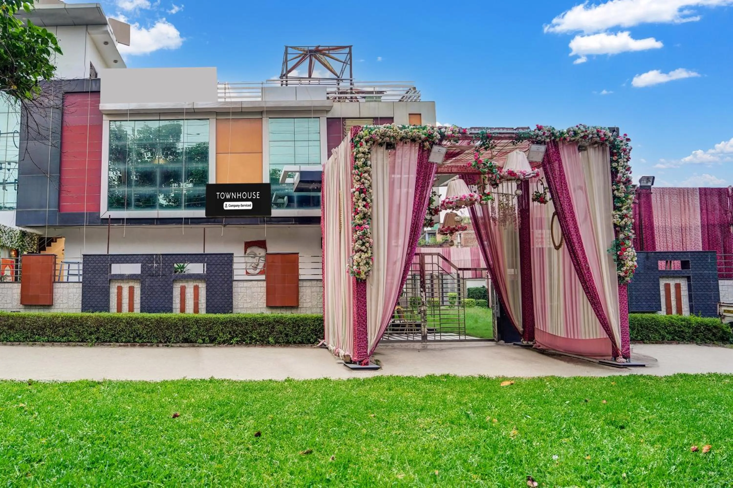 Facade/entrance in Townhouse Keshavpuram