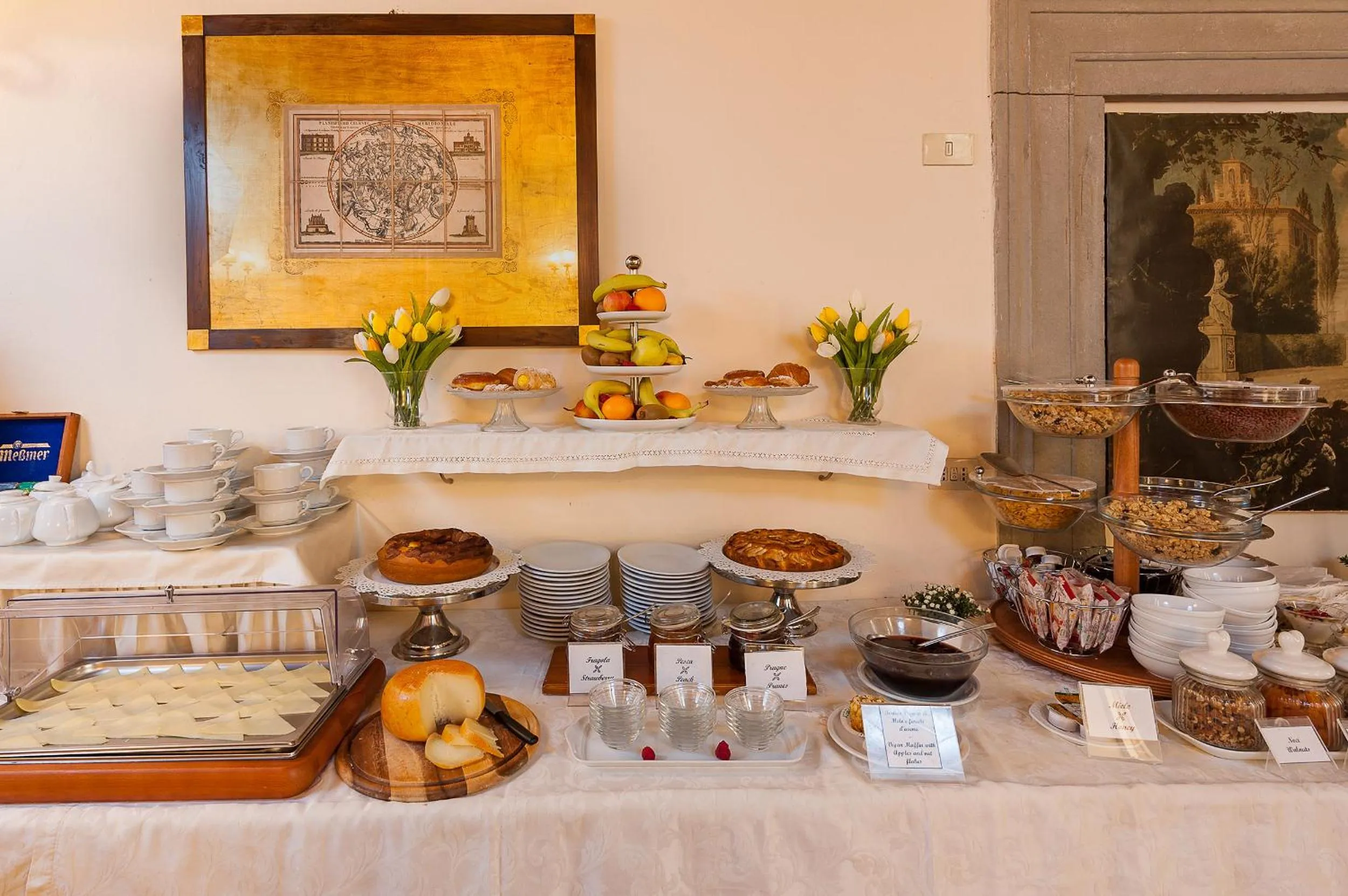 Buffet breakfast in B&B Piccolo Hotel