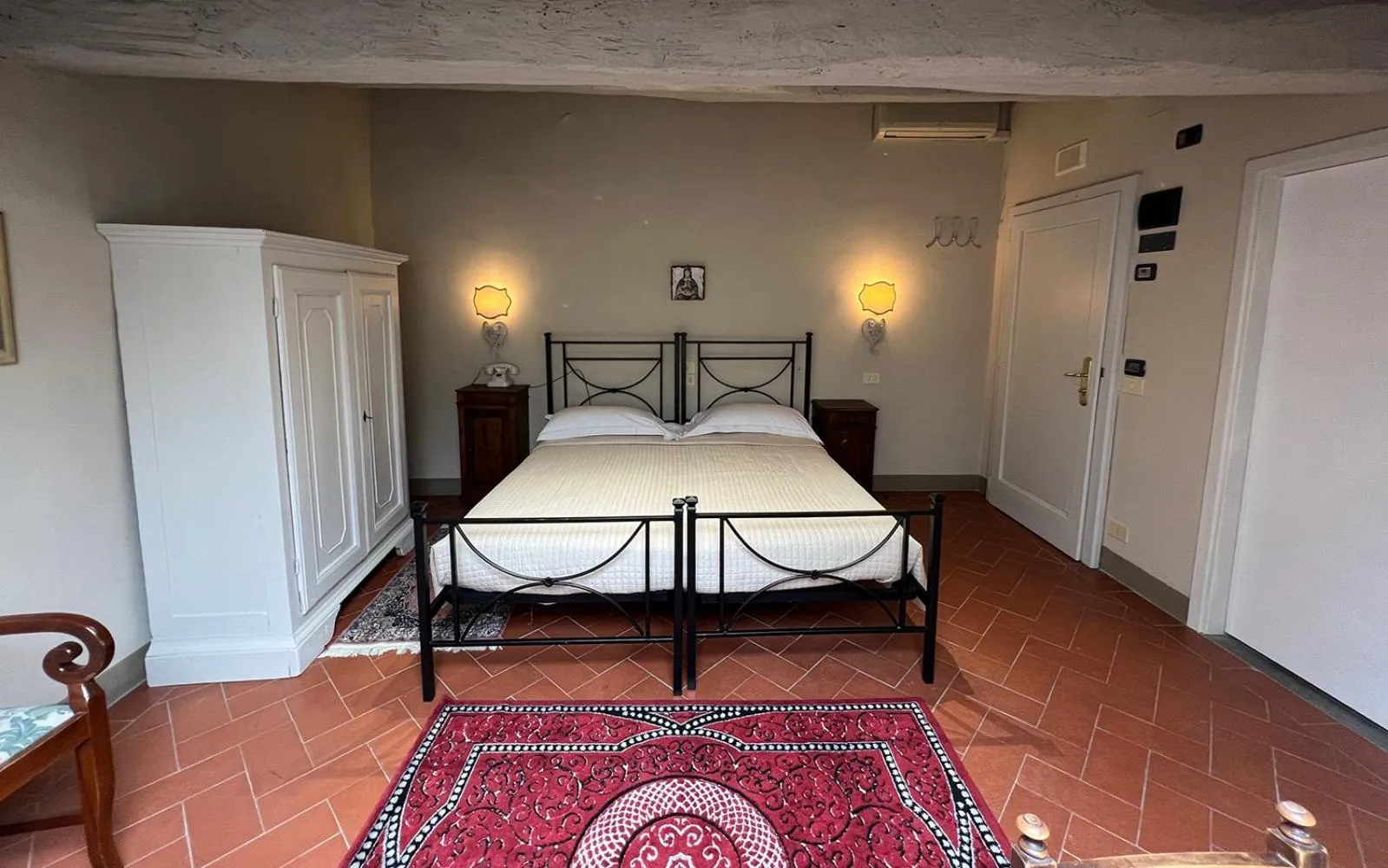 wardrobe, Bed in B&B Piccolo Hotel