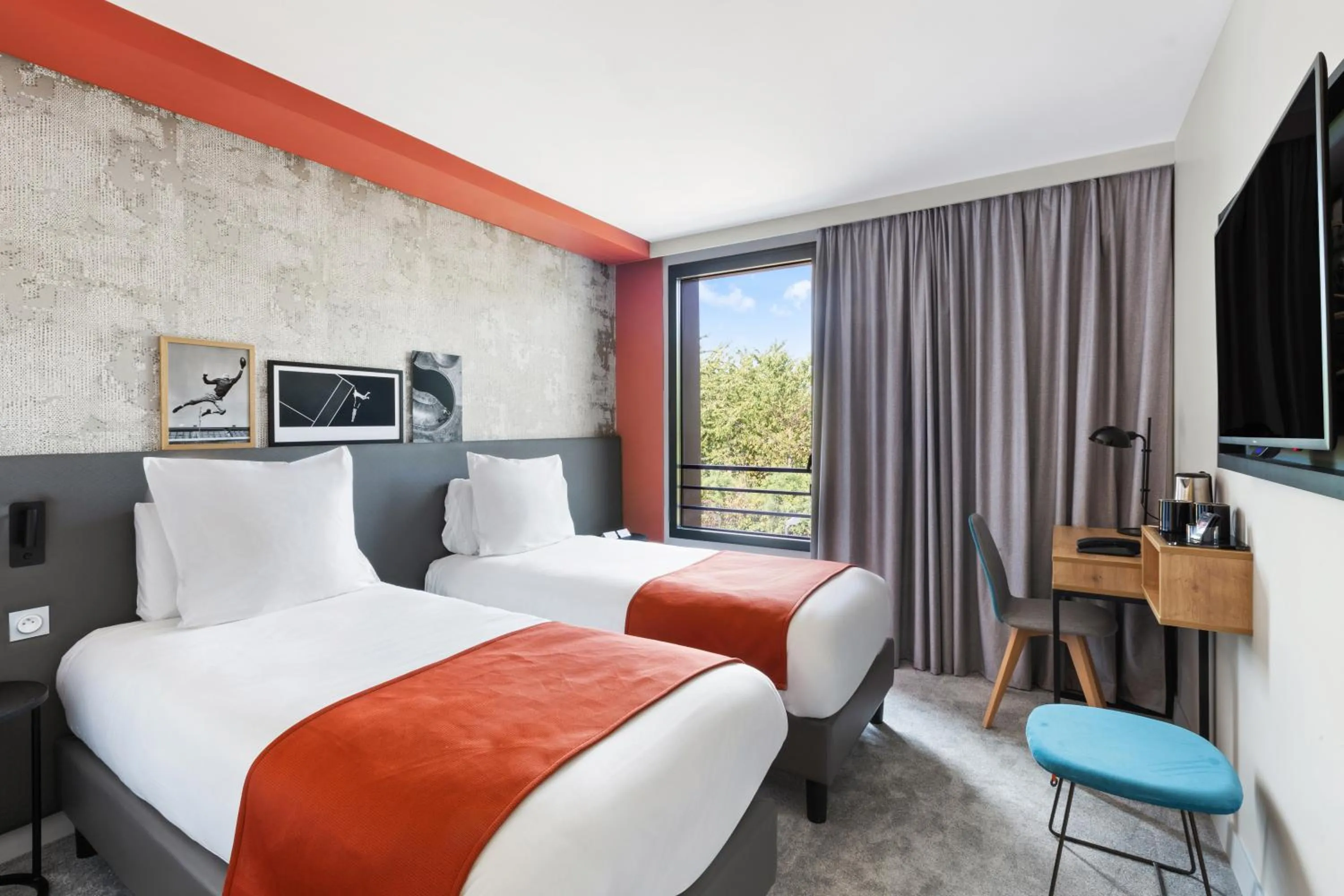 Photo of the whole room, Bed in BEST WESTERN HOTEL DIJON QUETIGNY