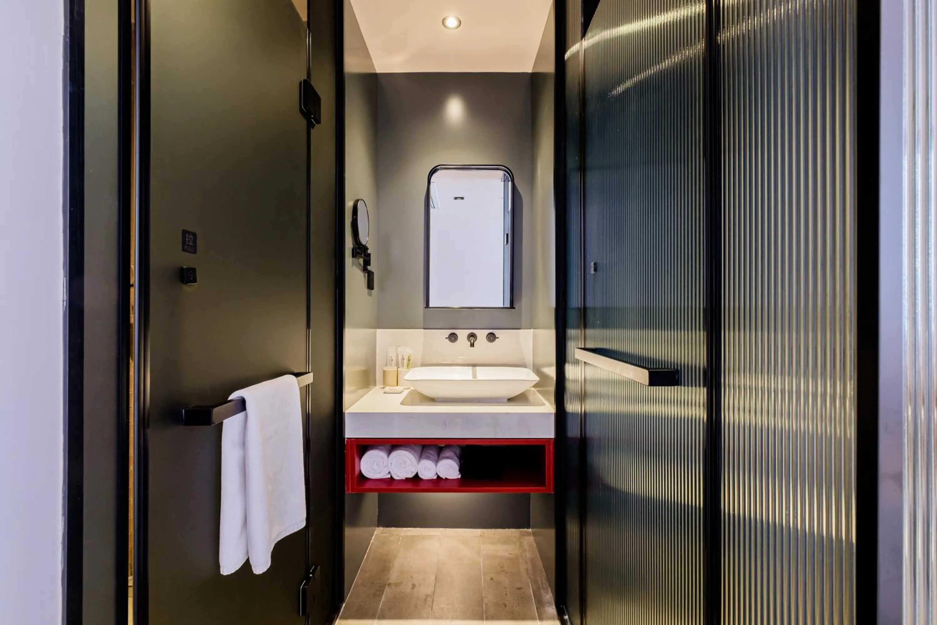 Shower in PACE HOTEL Suzhou Guanqian Branch