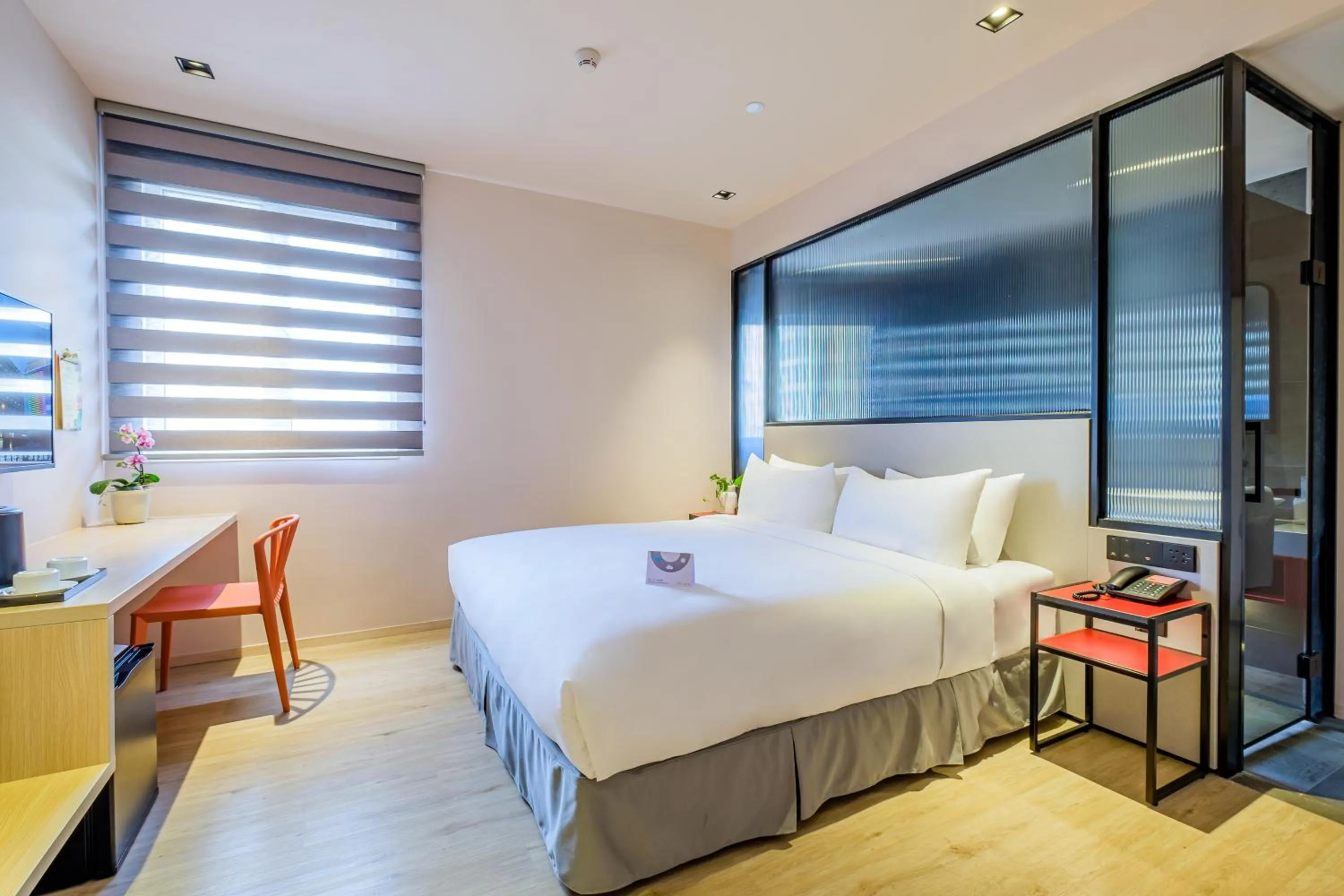 Photo of the whole room, Bed in PACE HOTEL Suzhou Guanqian Branch