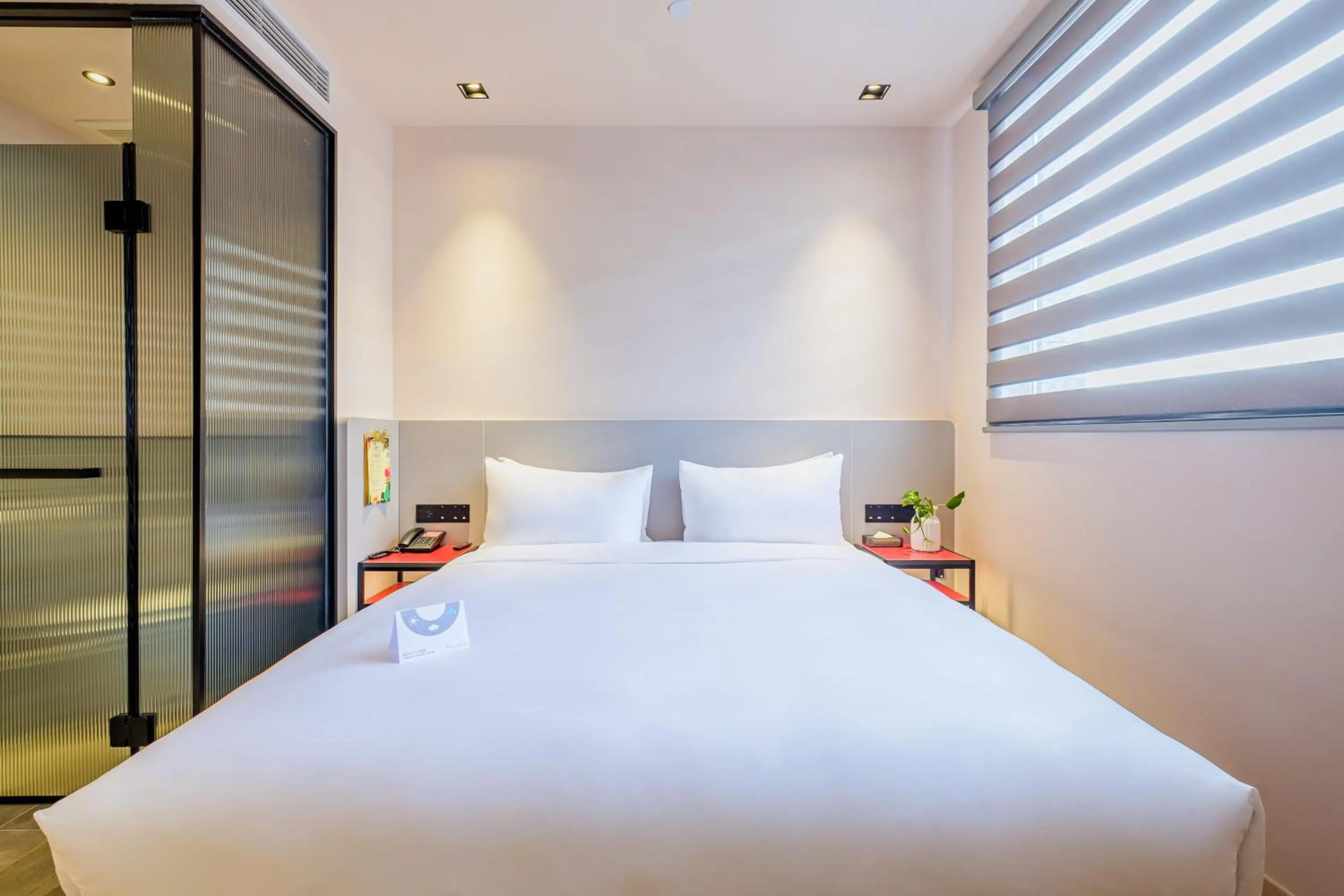 Bed in PACE HOTEL Suzhou Guanqian Branch