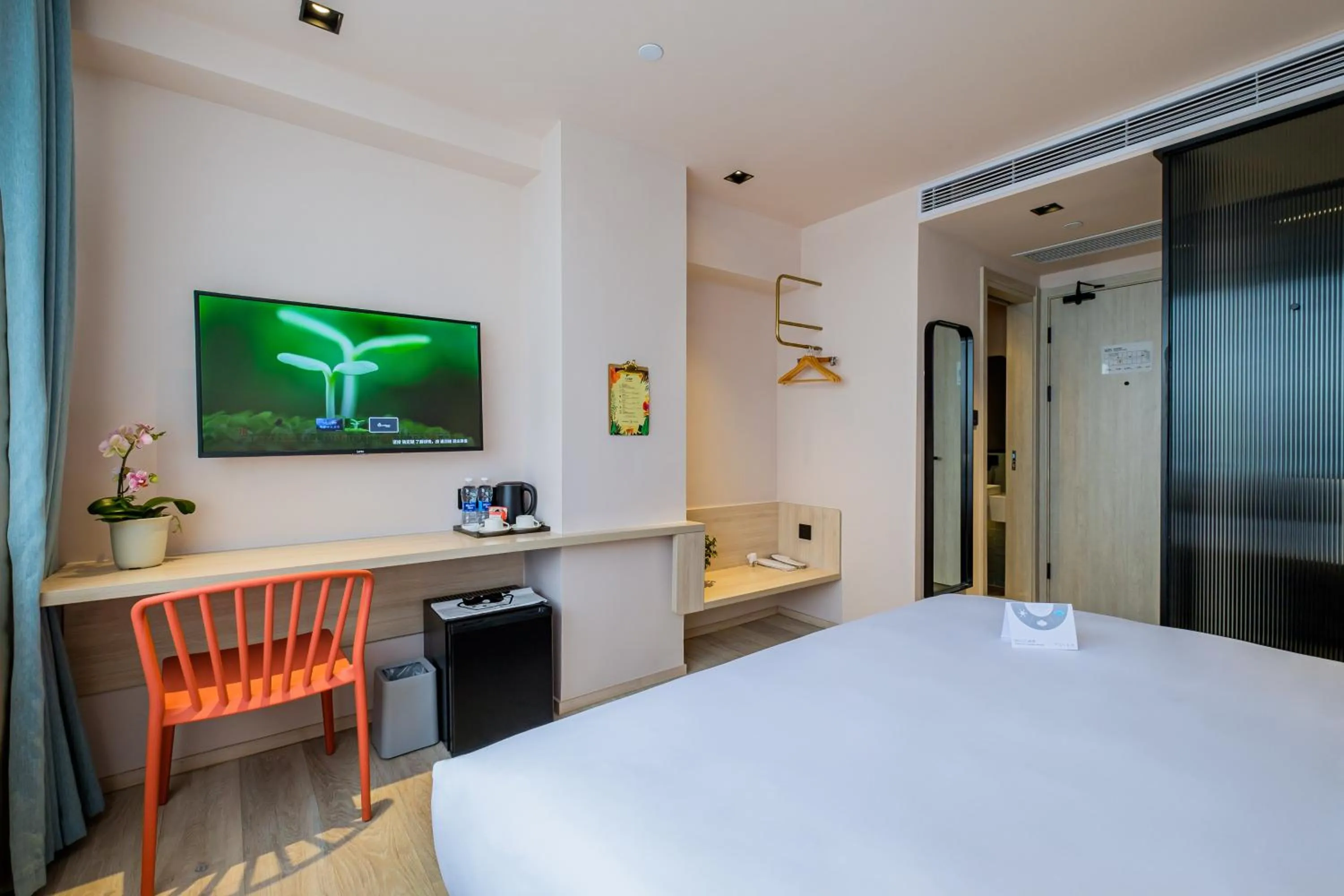 Coffee/tea facilities, Bed in PACE HOTEL Suzhou Guanqian Branch