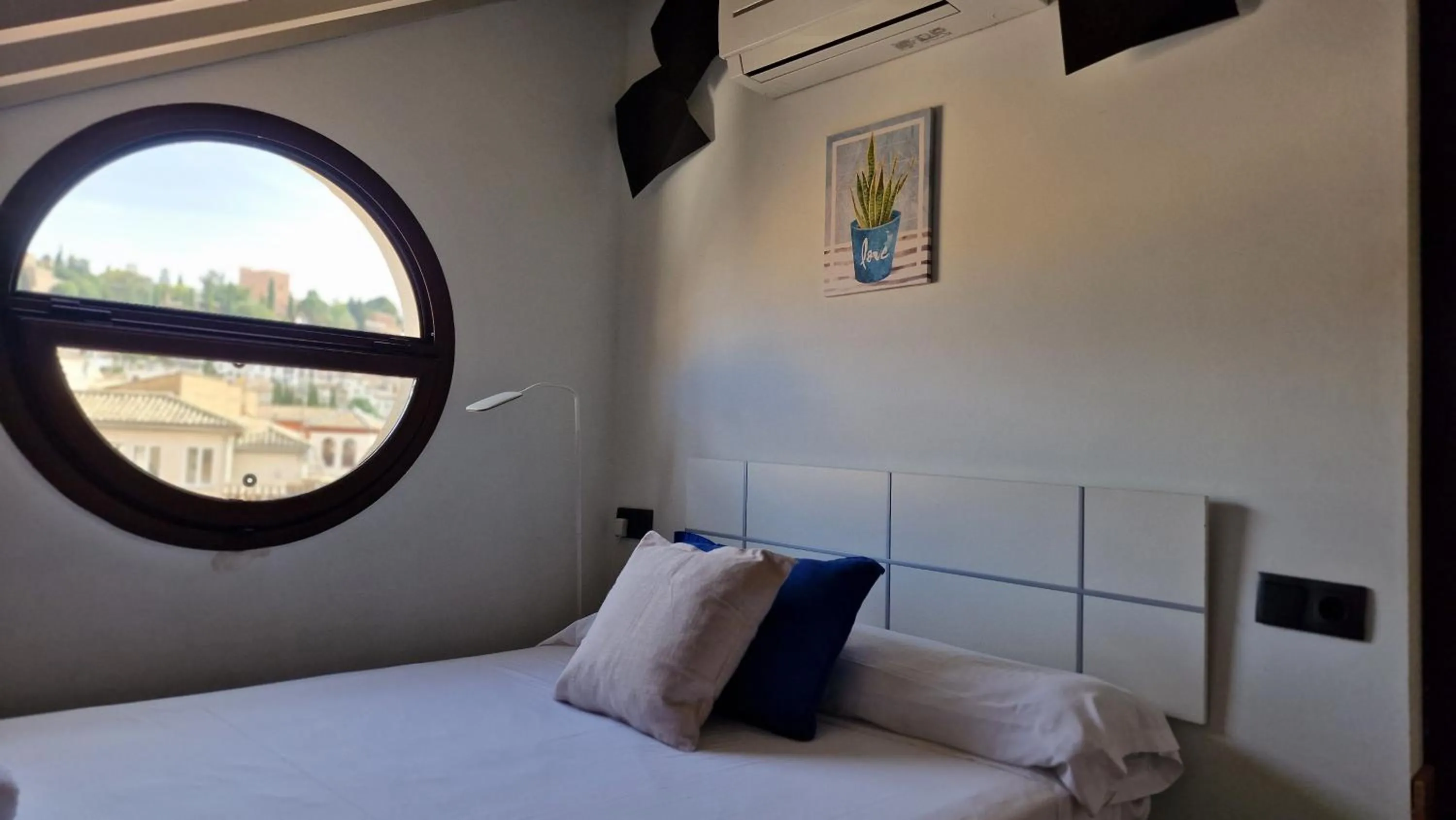 Bedroom, Bed in Imeda Apartamentos Escudo del Carmen 19
