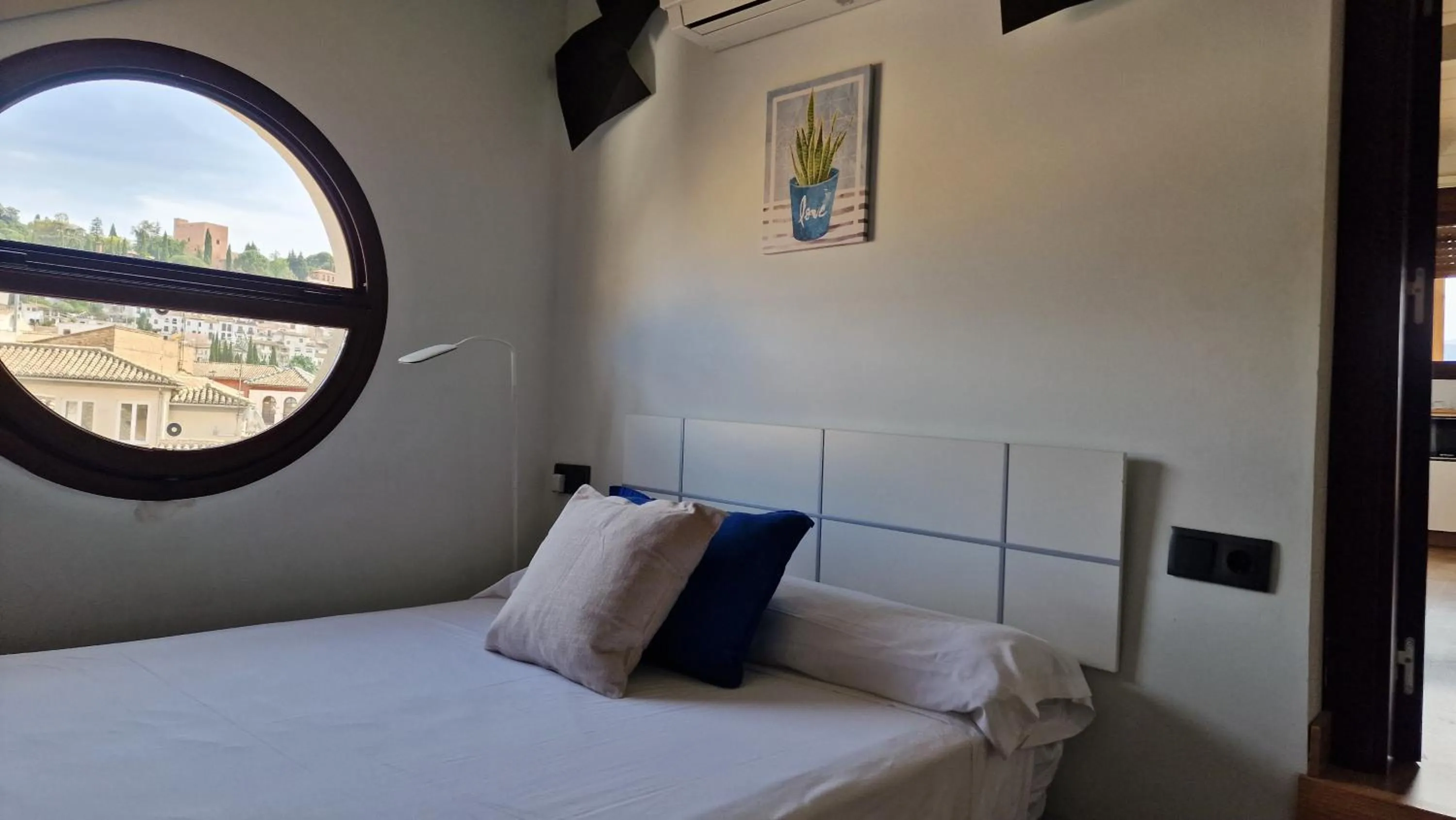 Bedroom, Bed in Imeda Apartamentos Escudo del Carmen 19