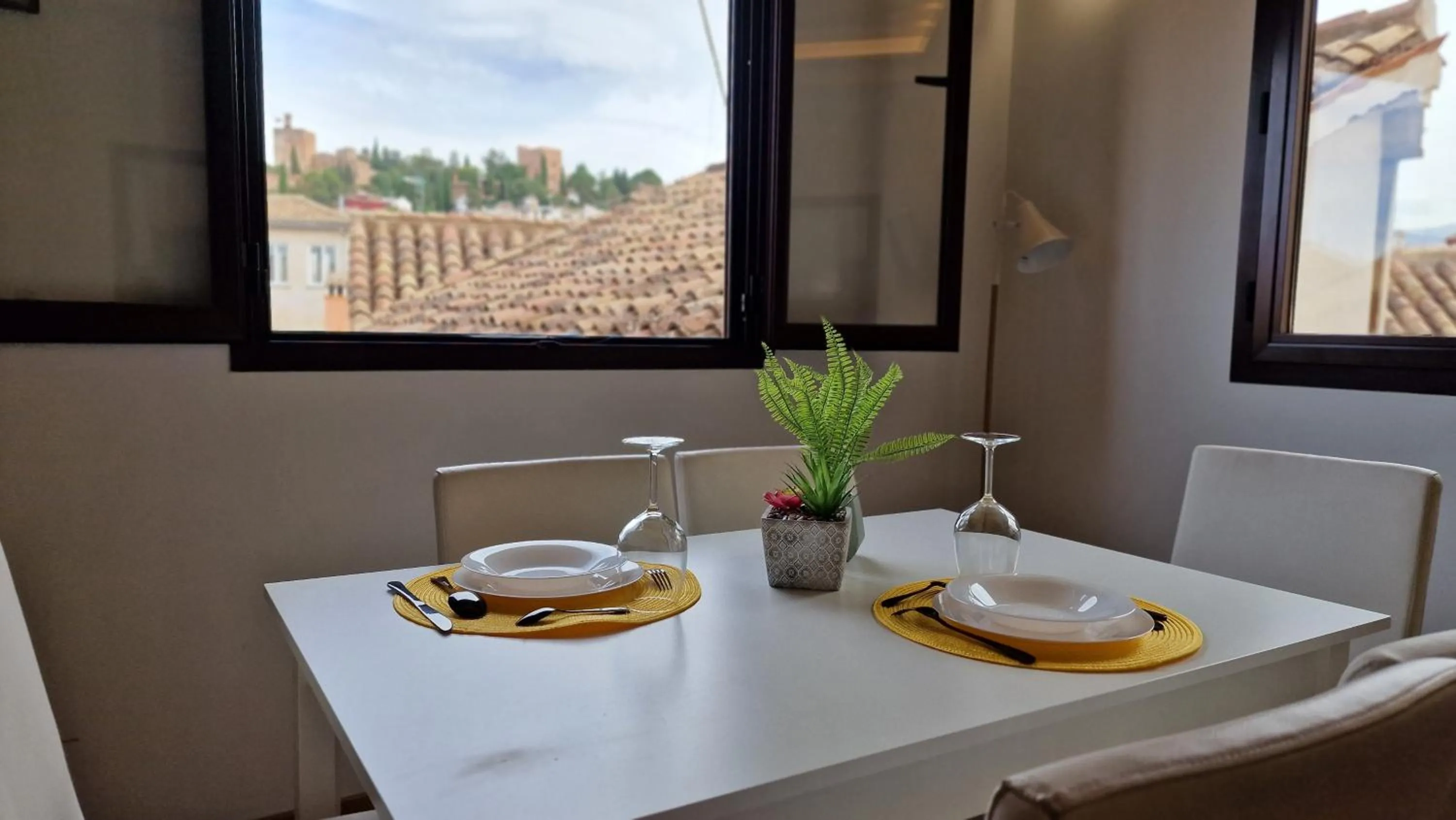 Dining area in Imeda Apartamentos Escudo del Carmen 19