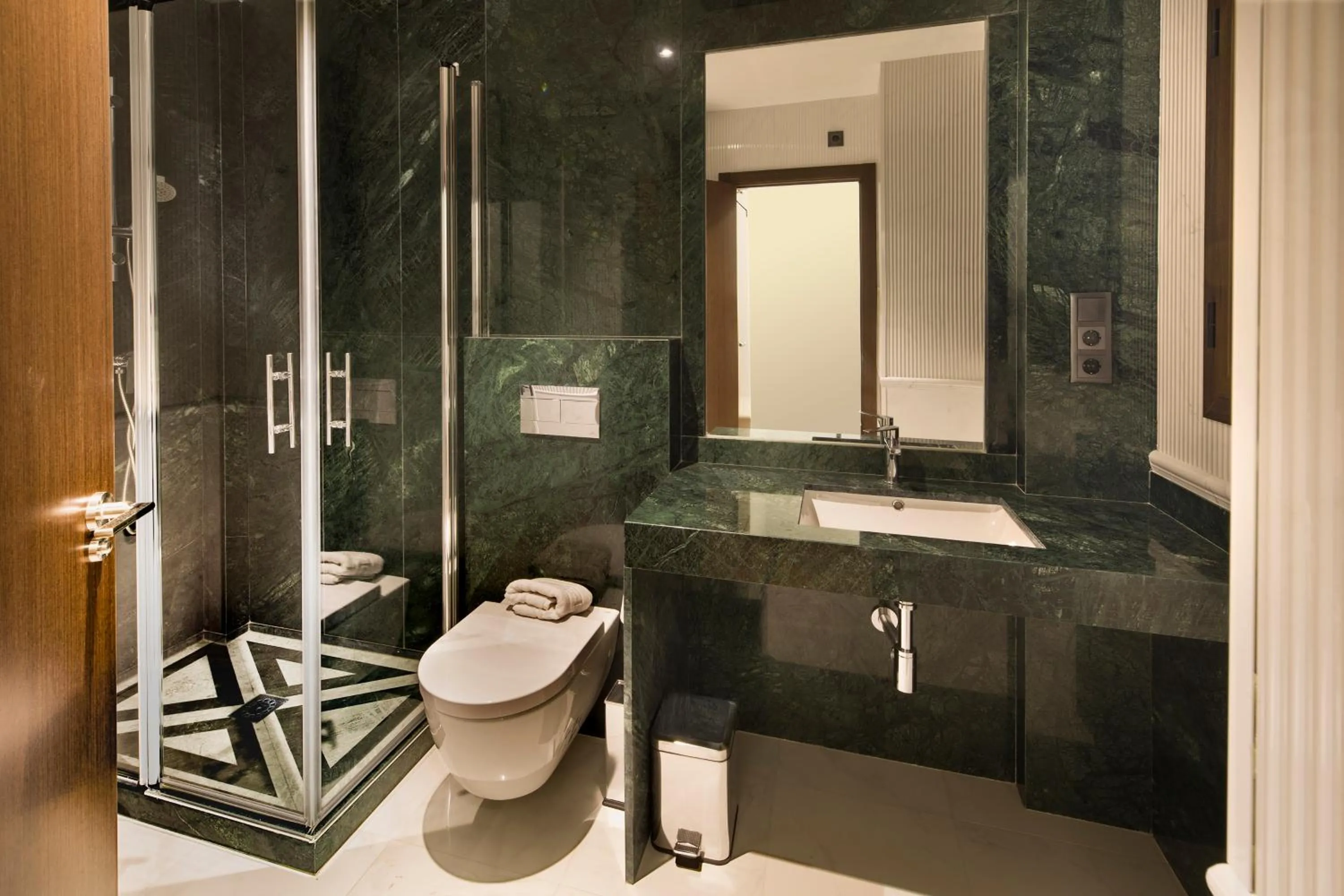 Bathroom in Imeda Apartamentos Escudo del Carmen 19