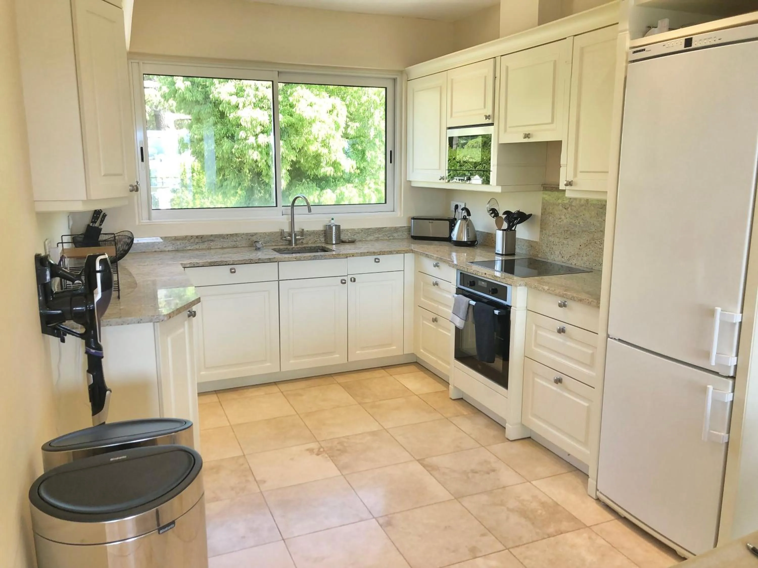 stove in Best Western Premier Montfleuri