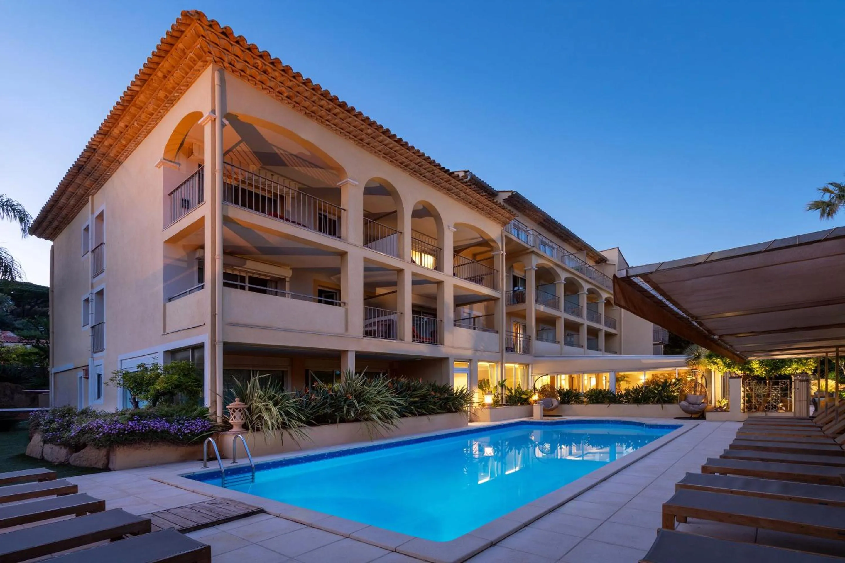 Swimming pool in Best Western Premier Montfleuri