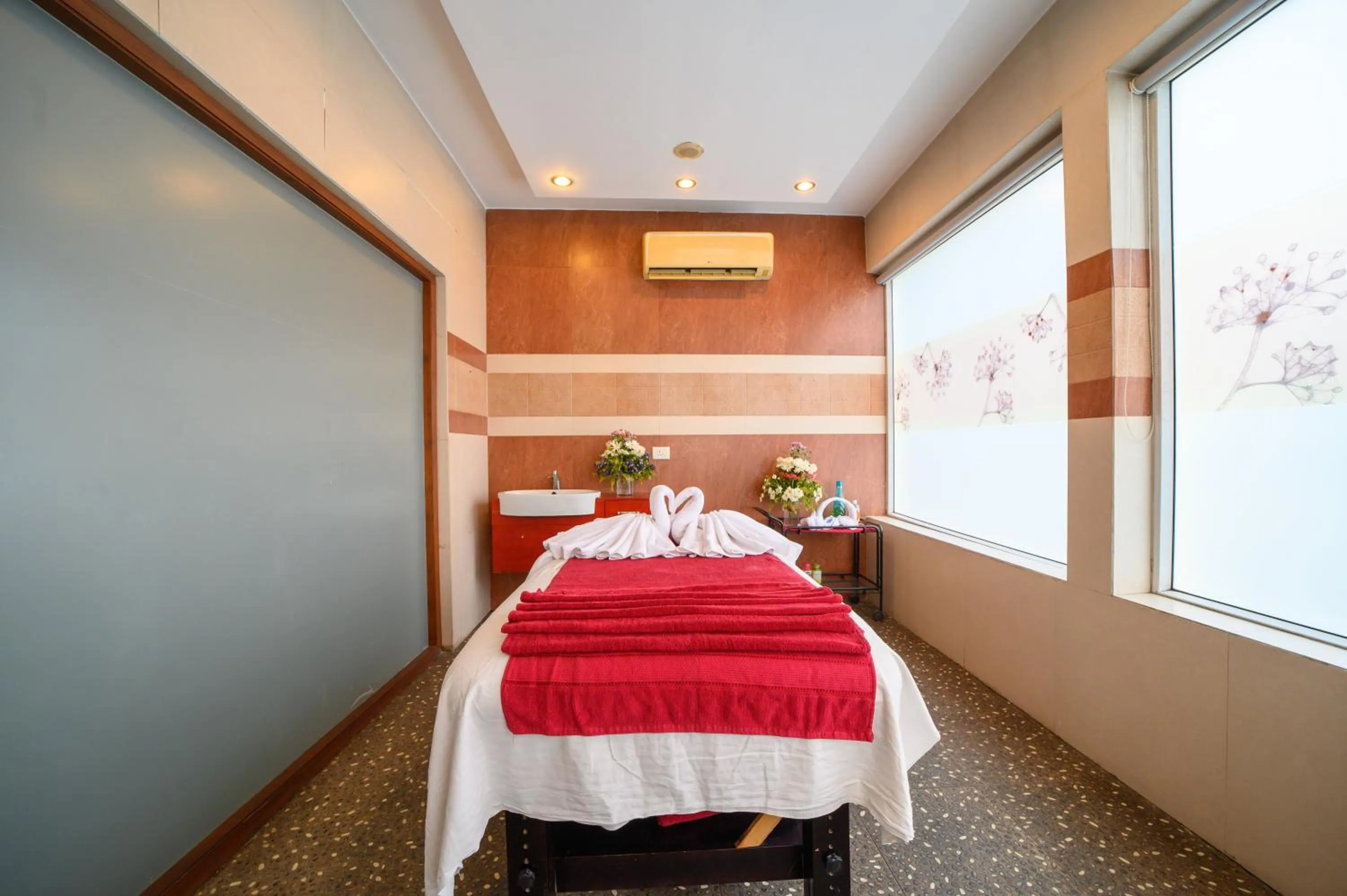 Spa and wellness centre/facilities, Bed in Sinclairs Siliguri