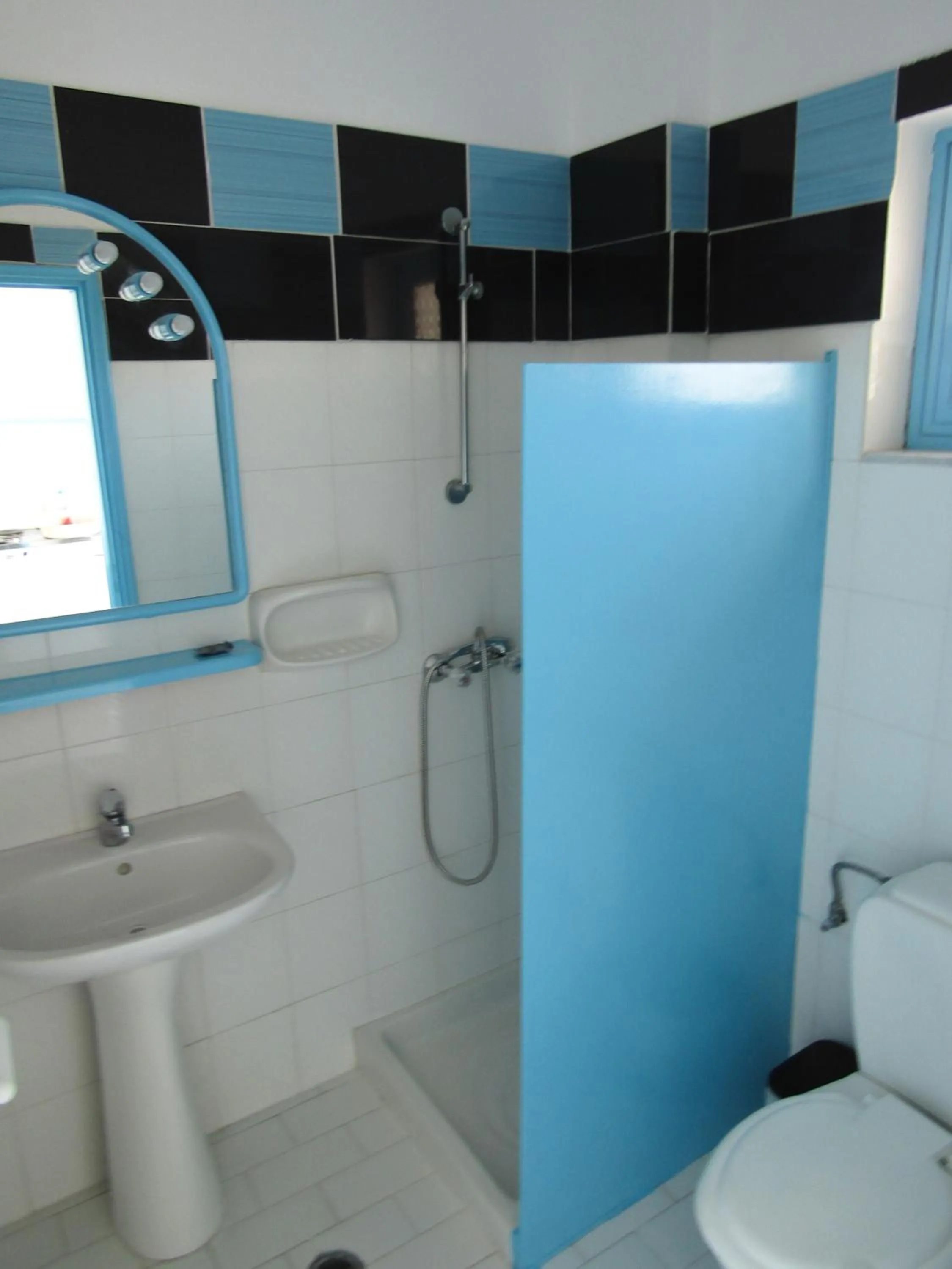 Shower in Oleander Studios