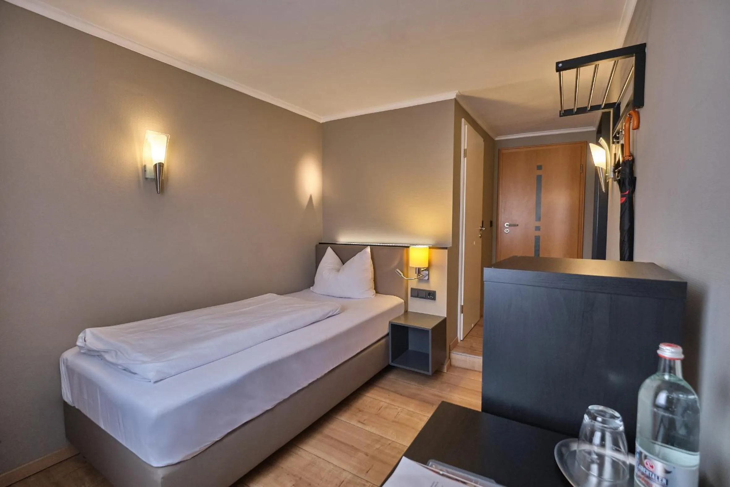 Bedroom, Bed in Hotel Roter Hahn