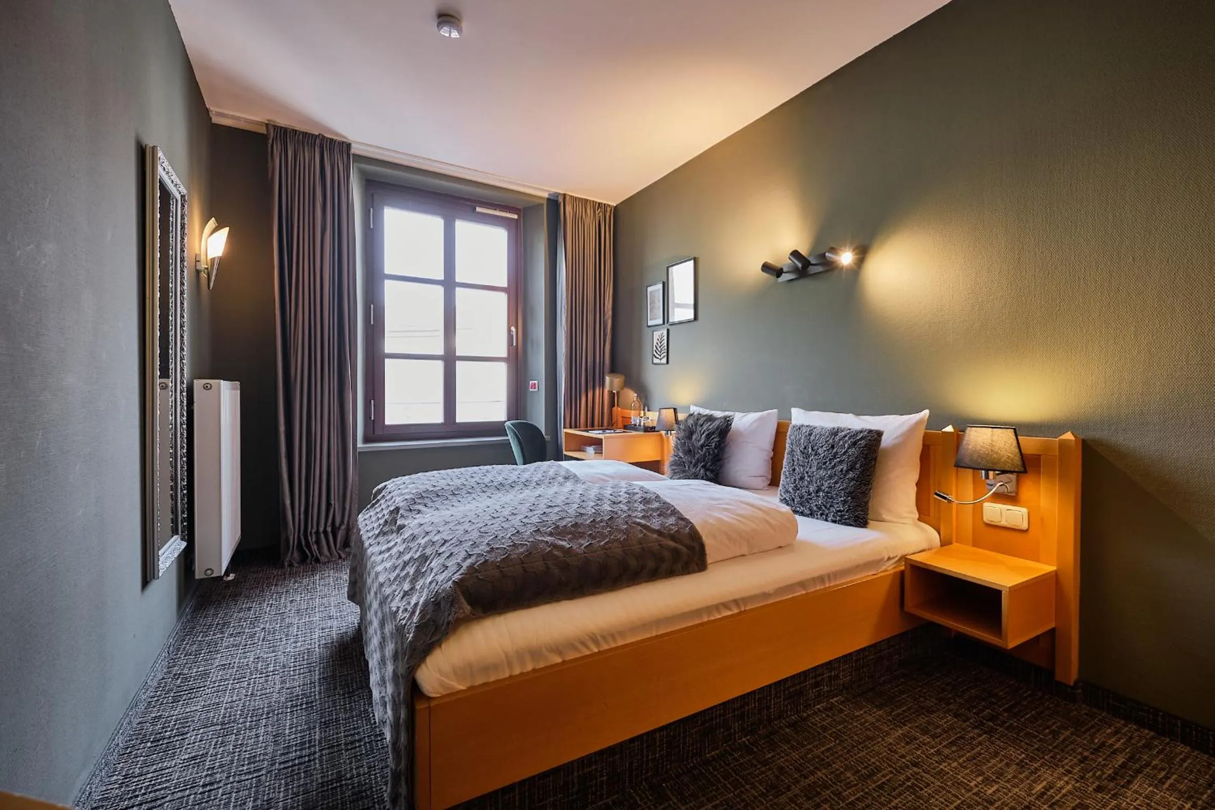 Bedroom, Bed in Hotel Roter Hahn